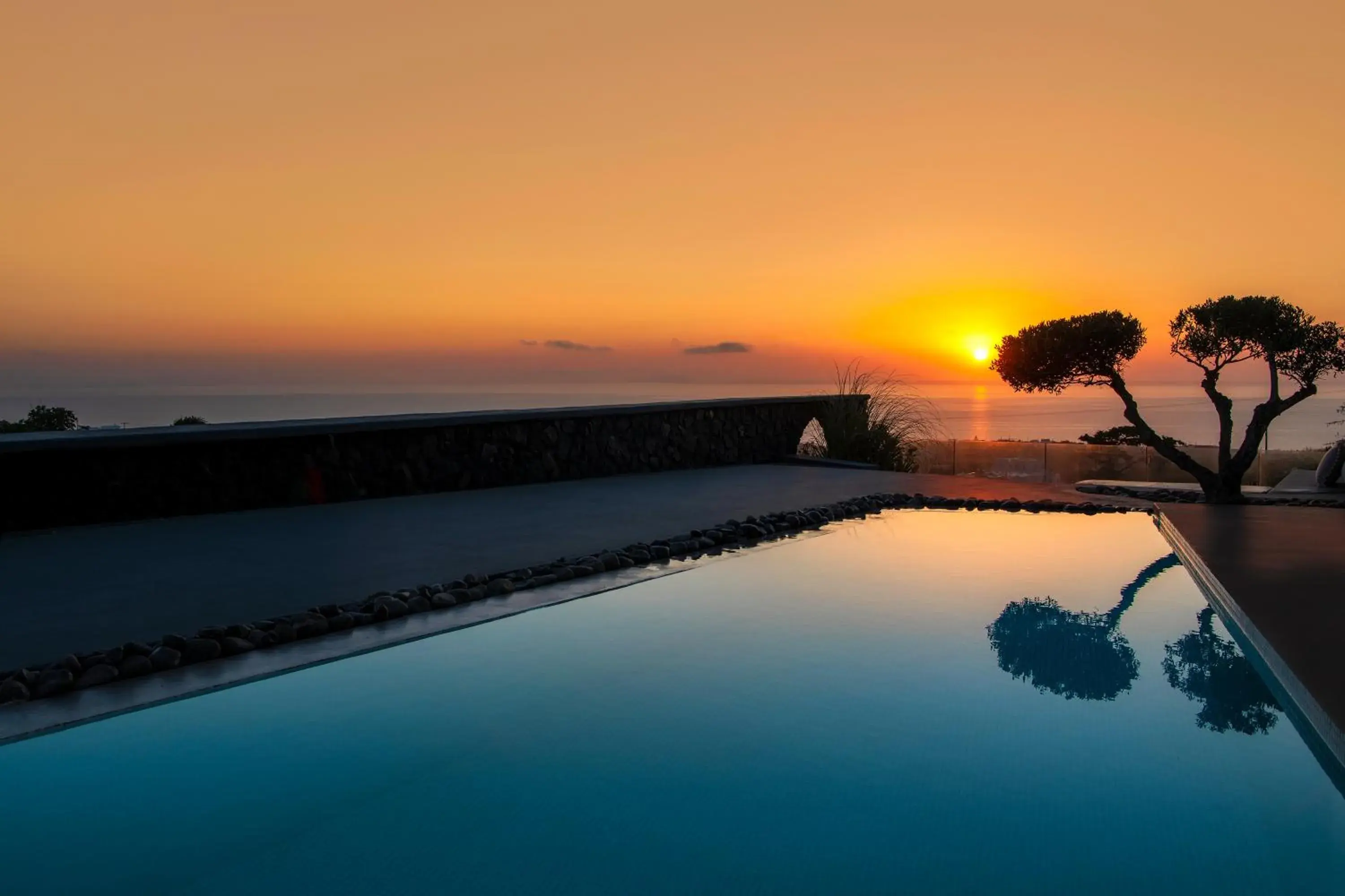 Natural landscape, Swimming Pool in San Marino Suites by Calm Collection