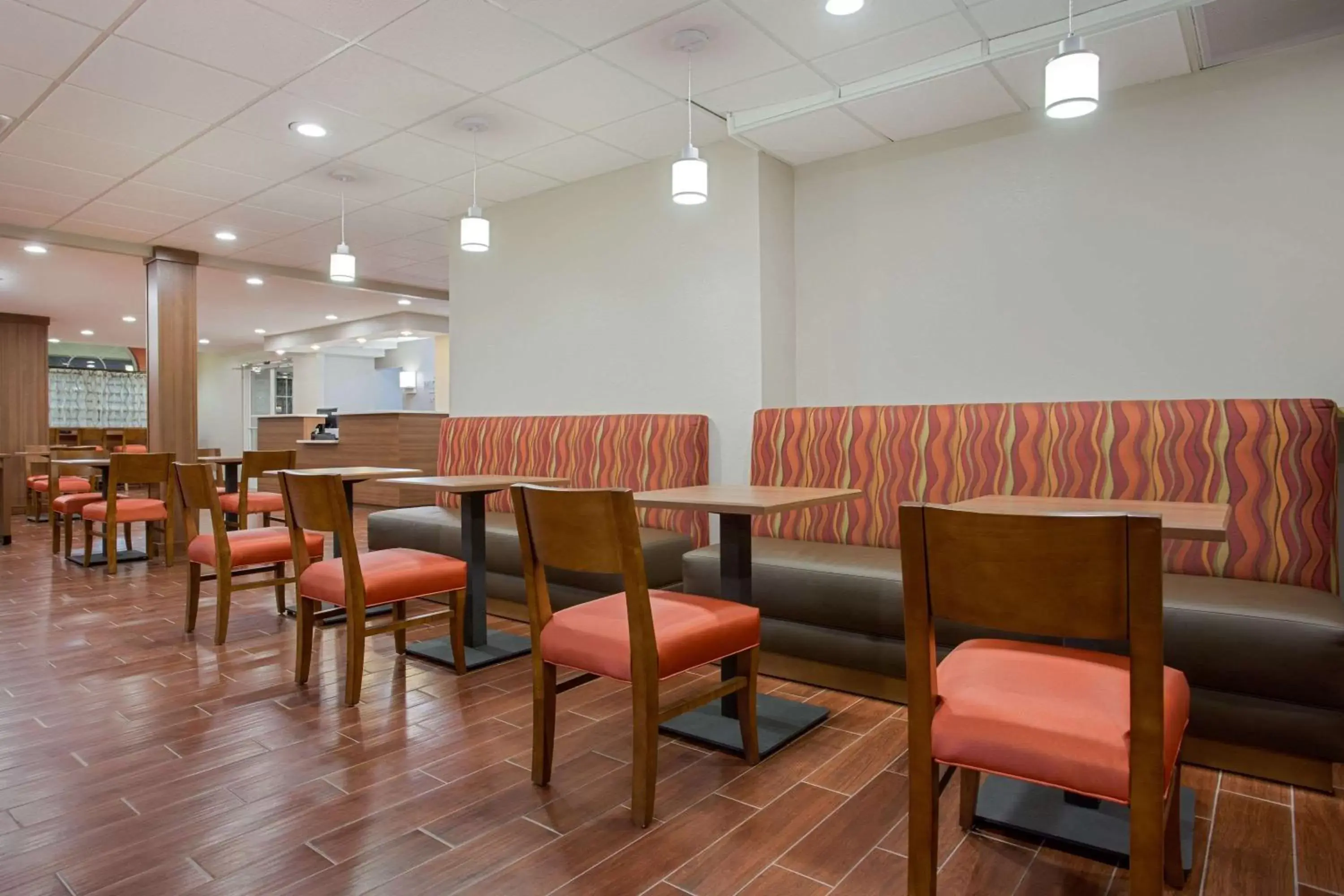 Lobby or reception, Restaurant/Places to Eat in Microtel Inn & Suites by Wyndham Walterboro