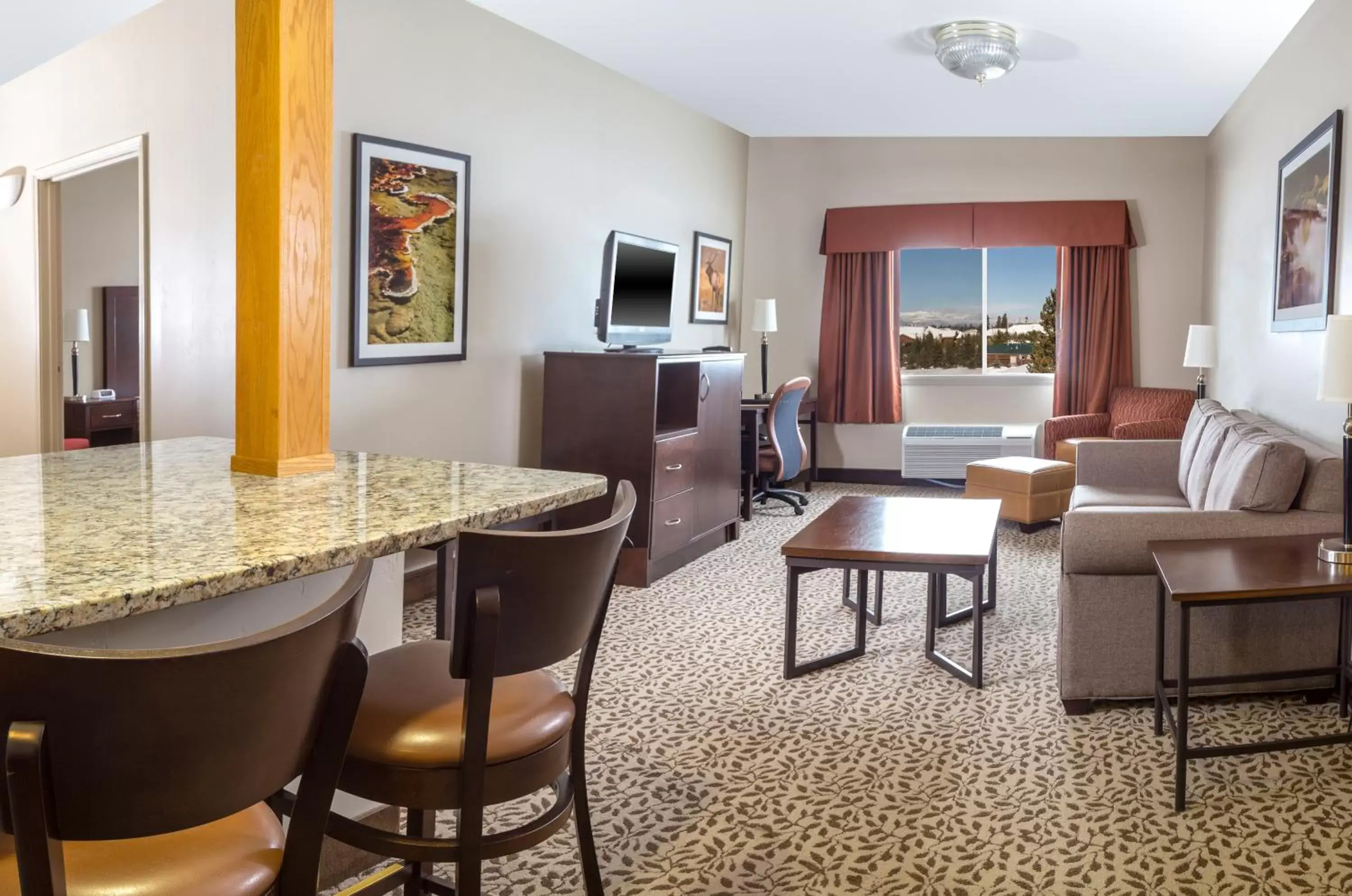 Seating Area in Gray Wolf Inn & Suites