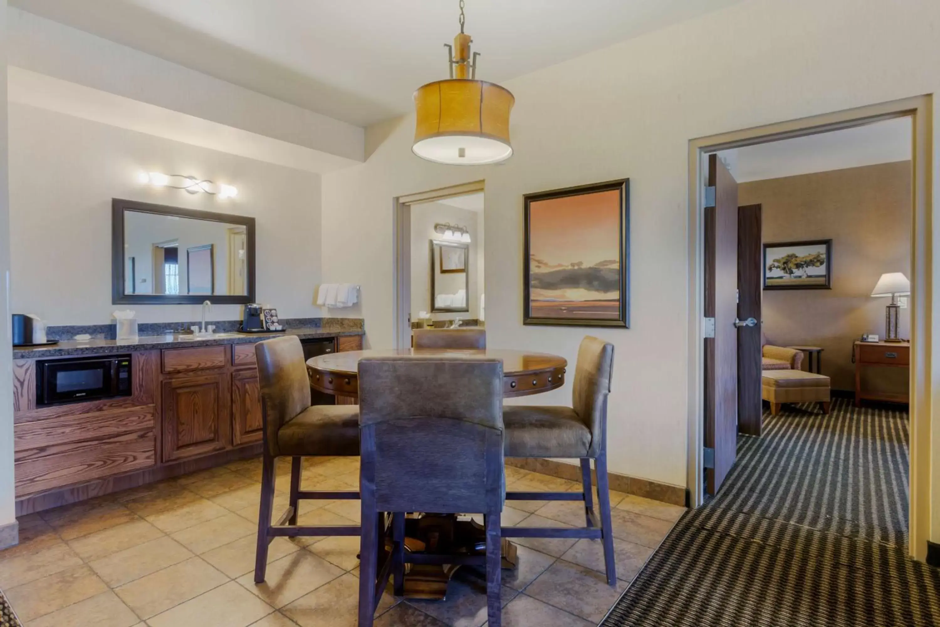 Bedroom, Dining Area in Best Western PLUS Bryce Canyon Grand Hotel