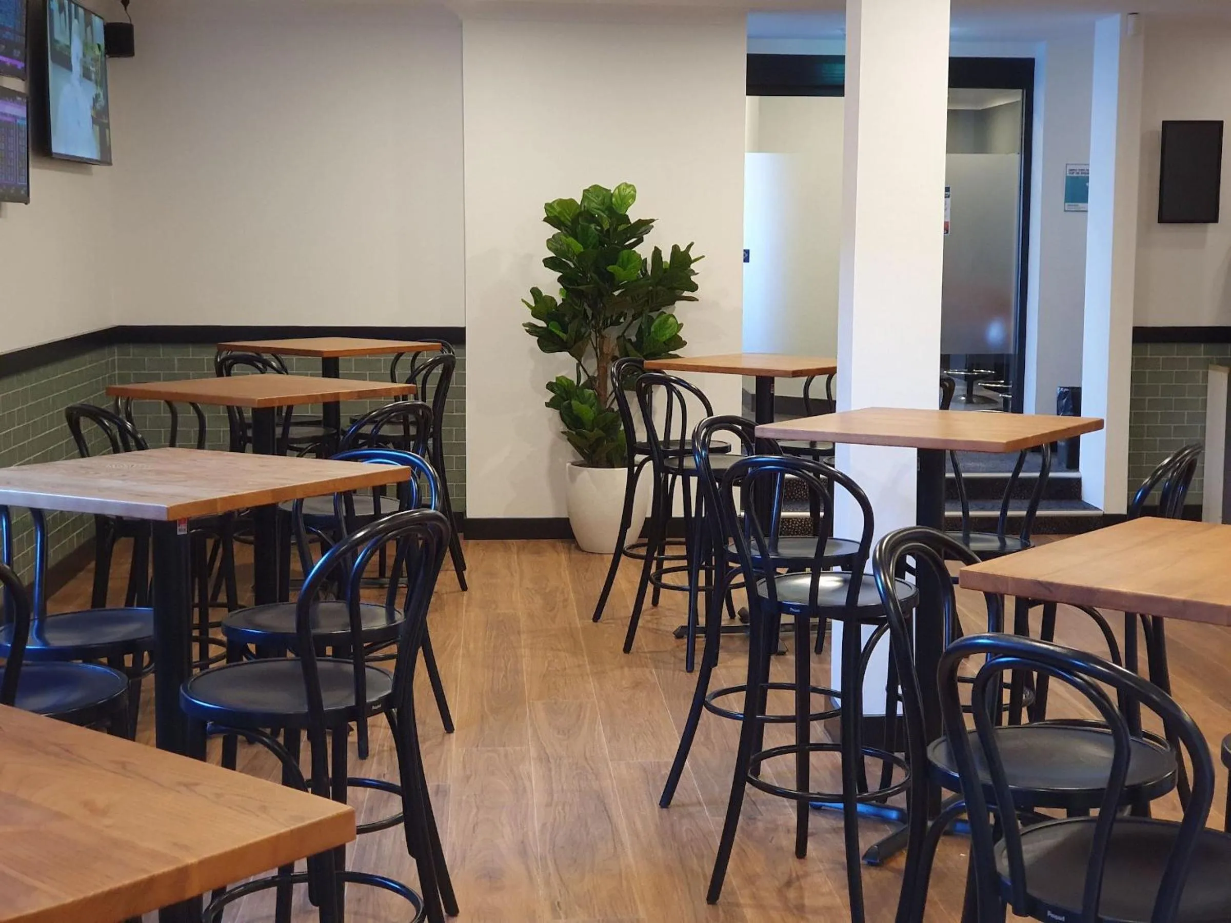 Lounge or bar in Empire Hotel Goulburn