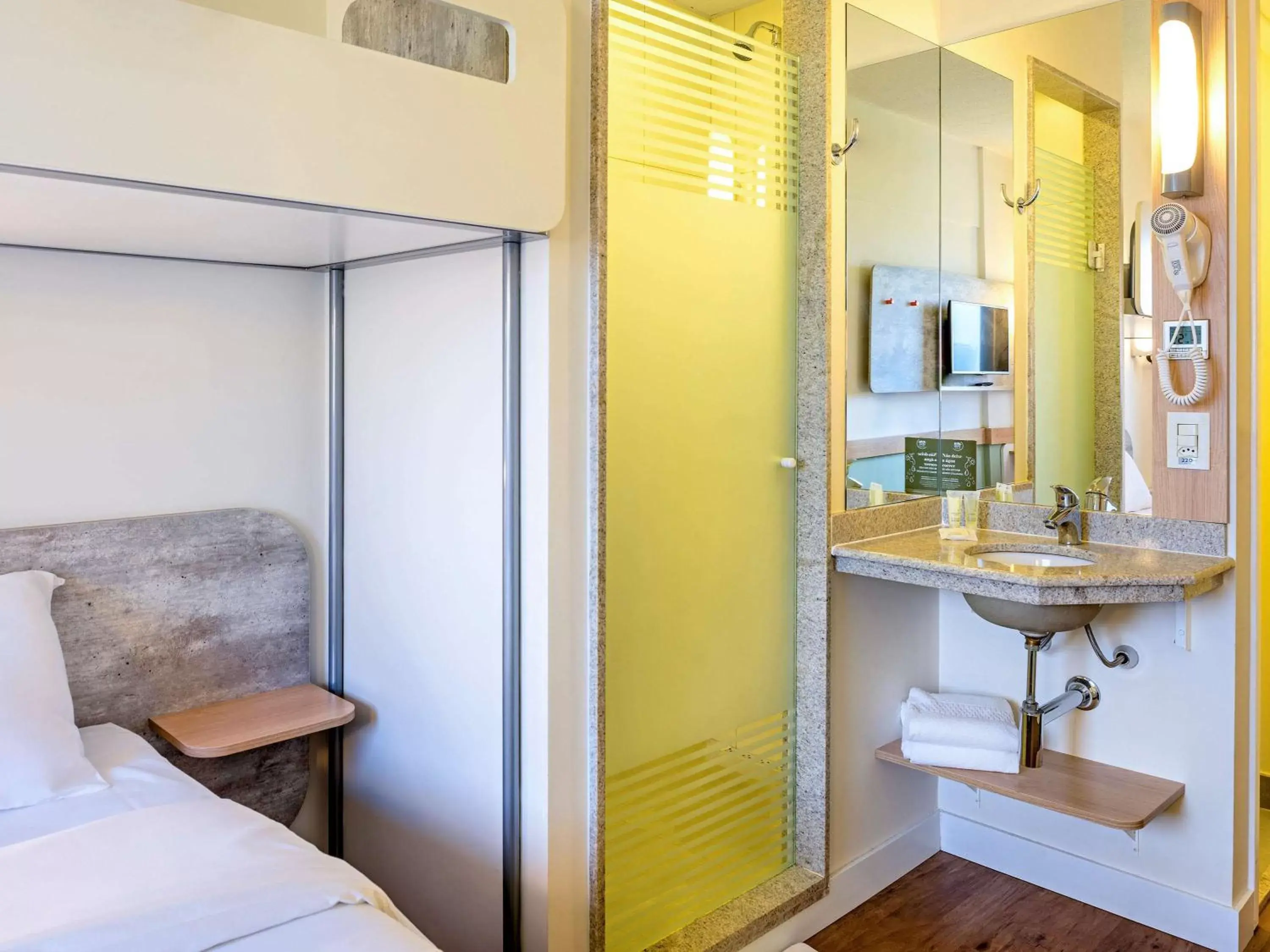 Photo of the whole room, Bathroom in ibis budget Sorocaba