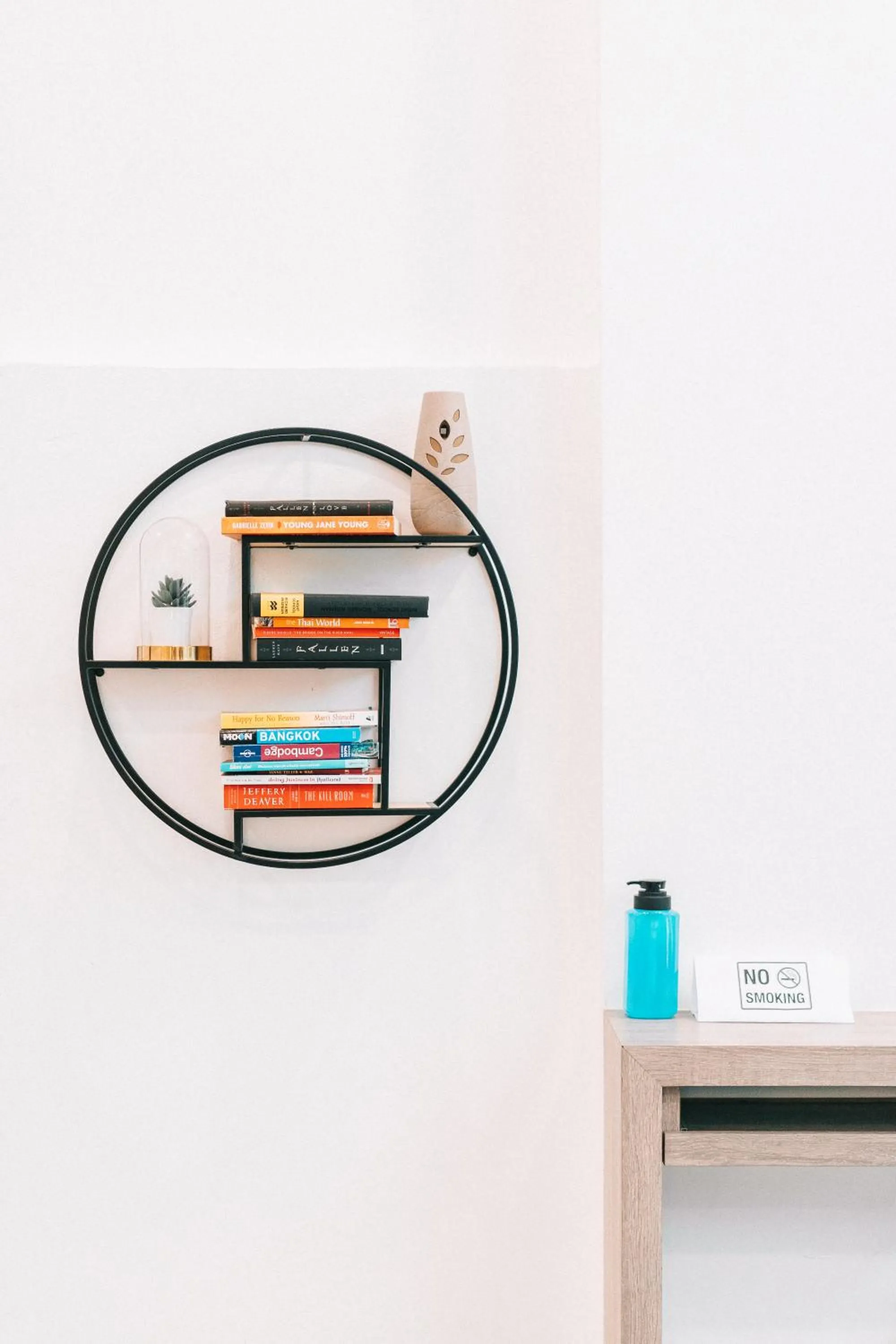 Communal lounge/ TV room in COZ Ratchathewi