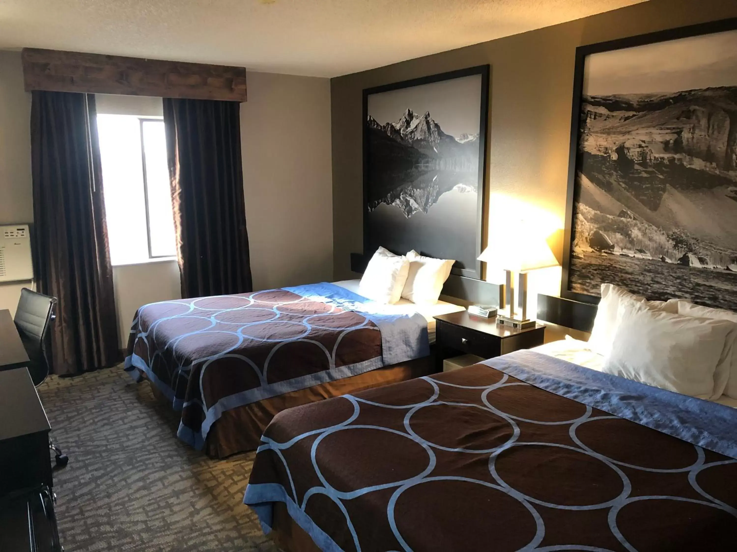 Bedroom, Bed in Super 8 by Wyndham Boise