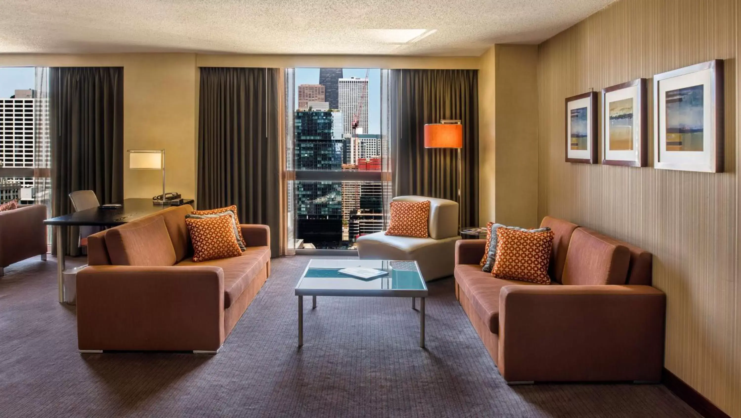 Photo of the whole room, Seating Area in Hyatt Regency Chicago