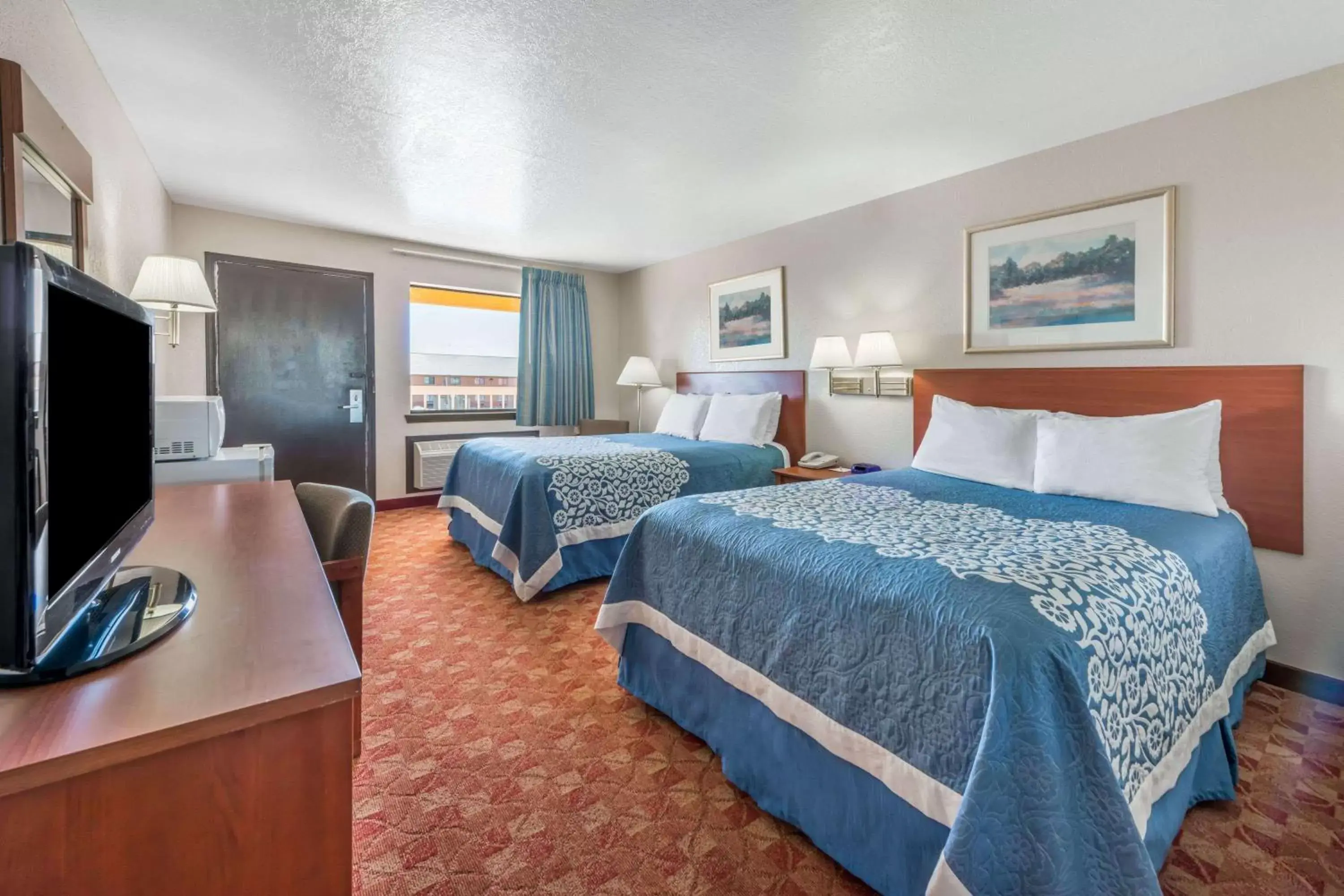 Photo of the whole room, Bed in Days Inn by Wyndham Russell