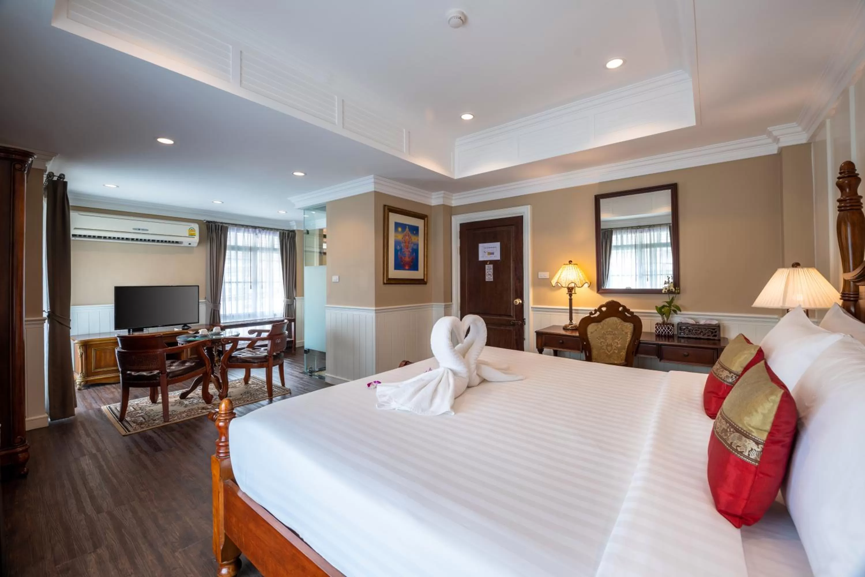 Photo of the whole room, Bed in The Orchid House 153