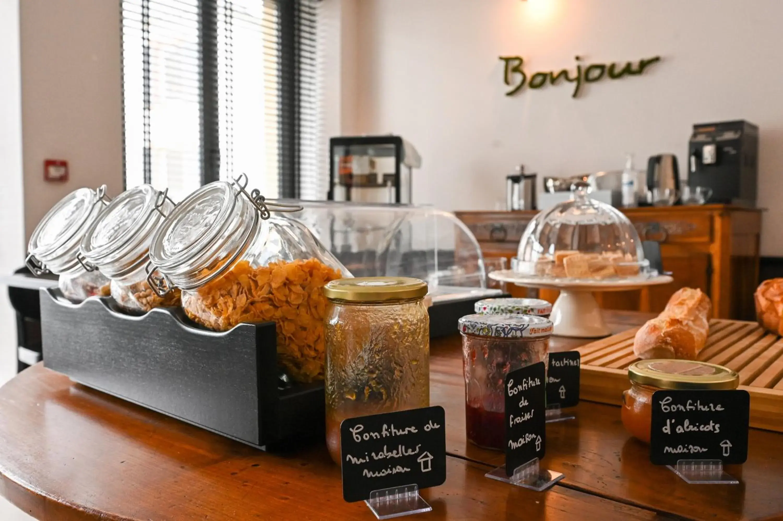 Breakfast in Anne De Bretagne Breakfast in Anne De Bretagne