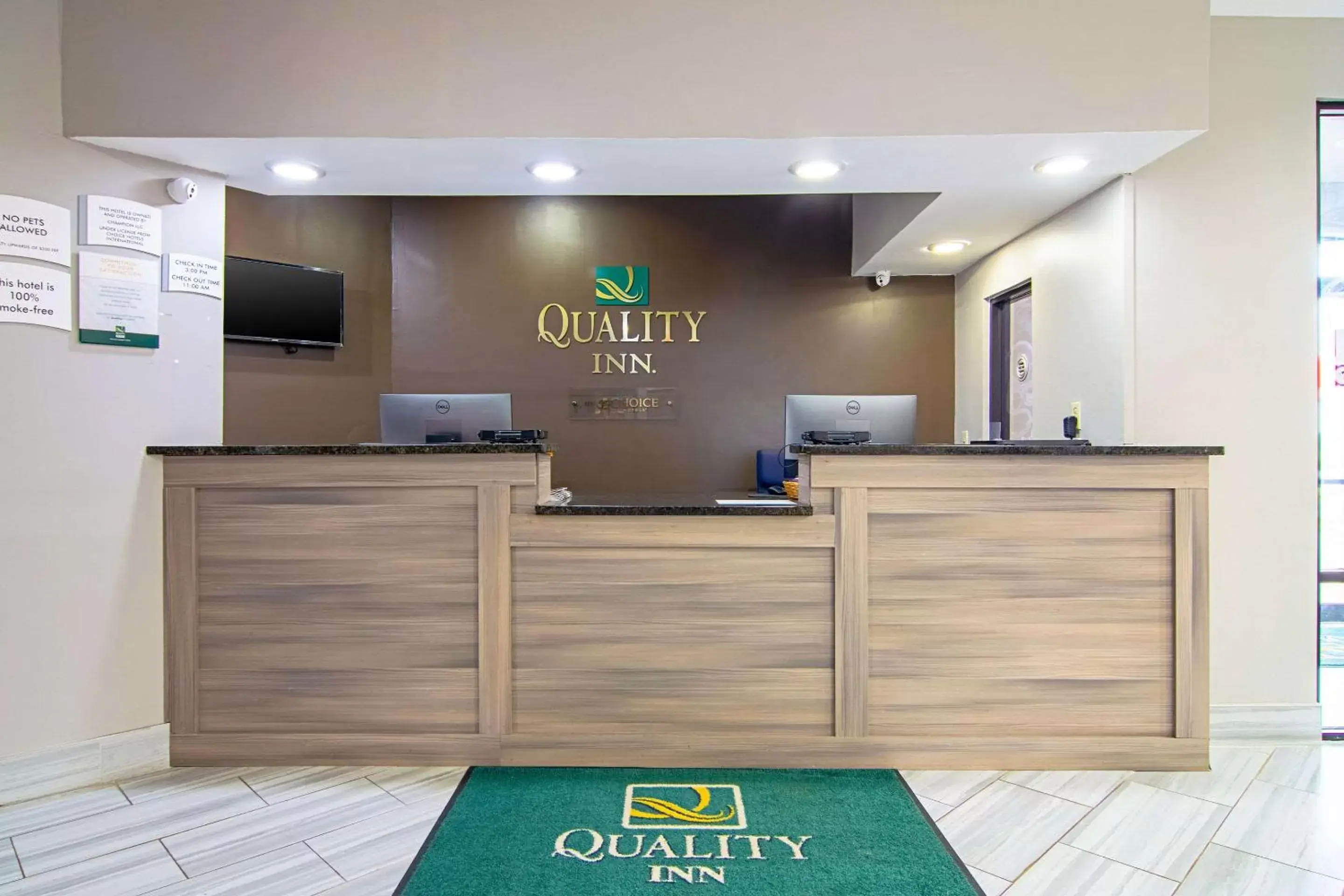 Property building, Lobby/Reception in Quality Inn