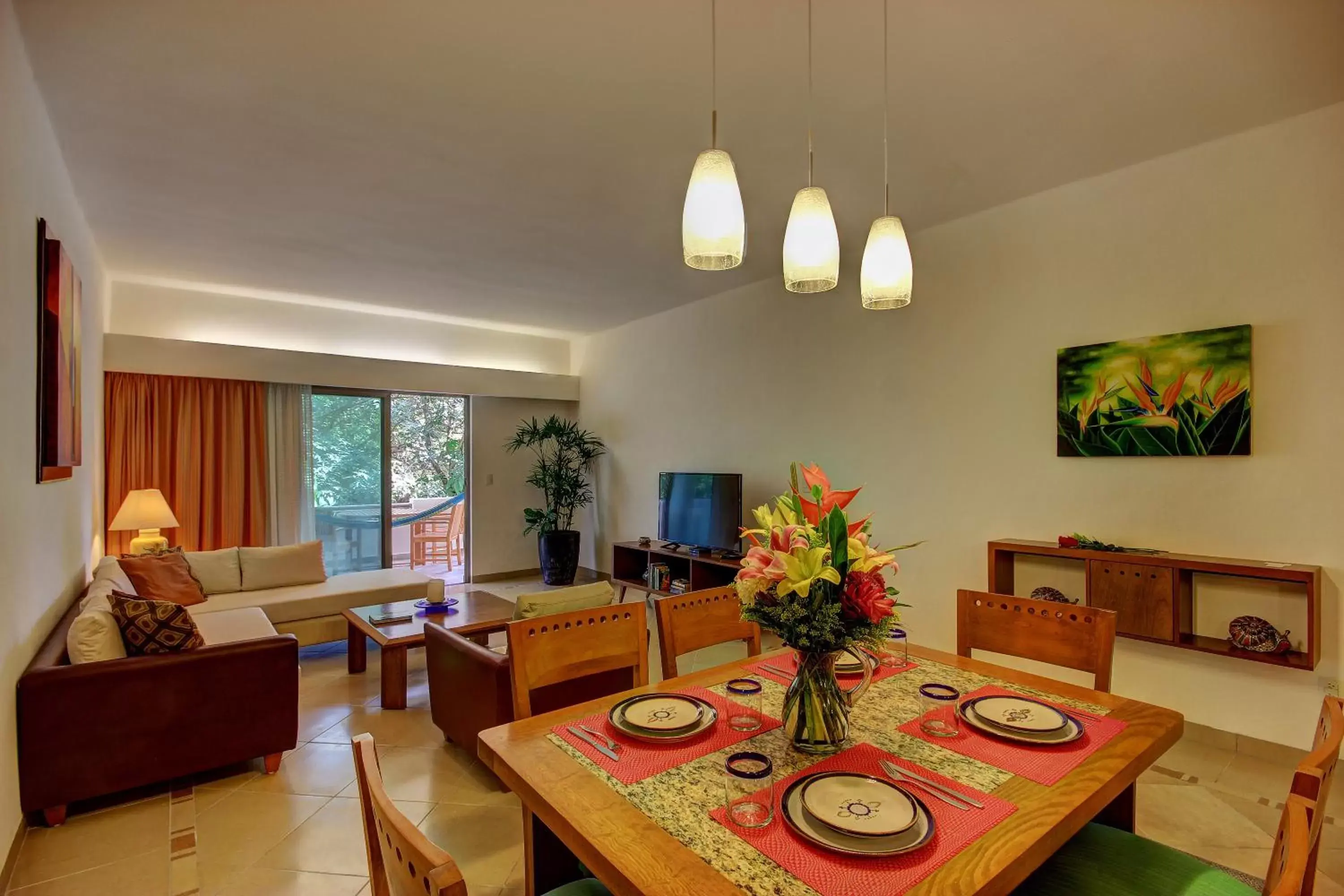TV and multimedia, Dining Area in Riviera Maya Suites