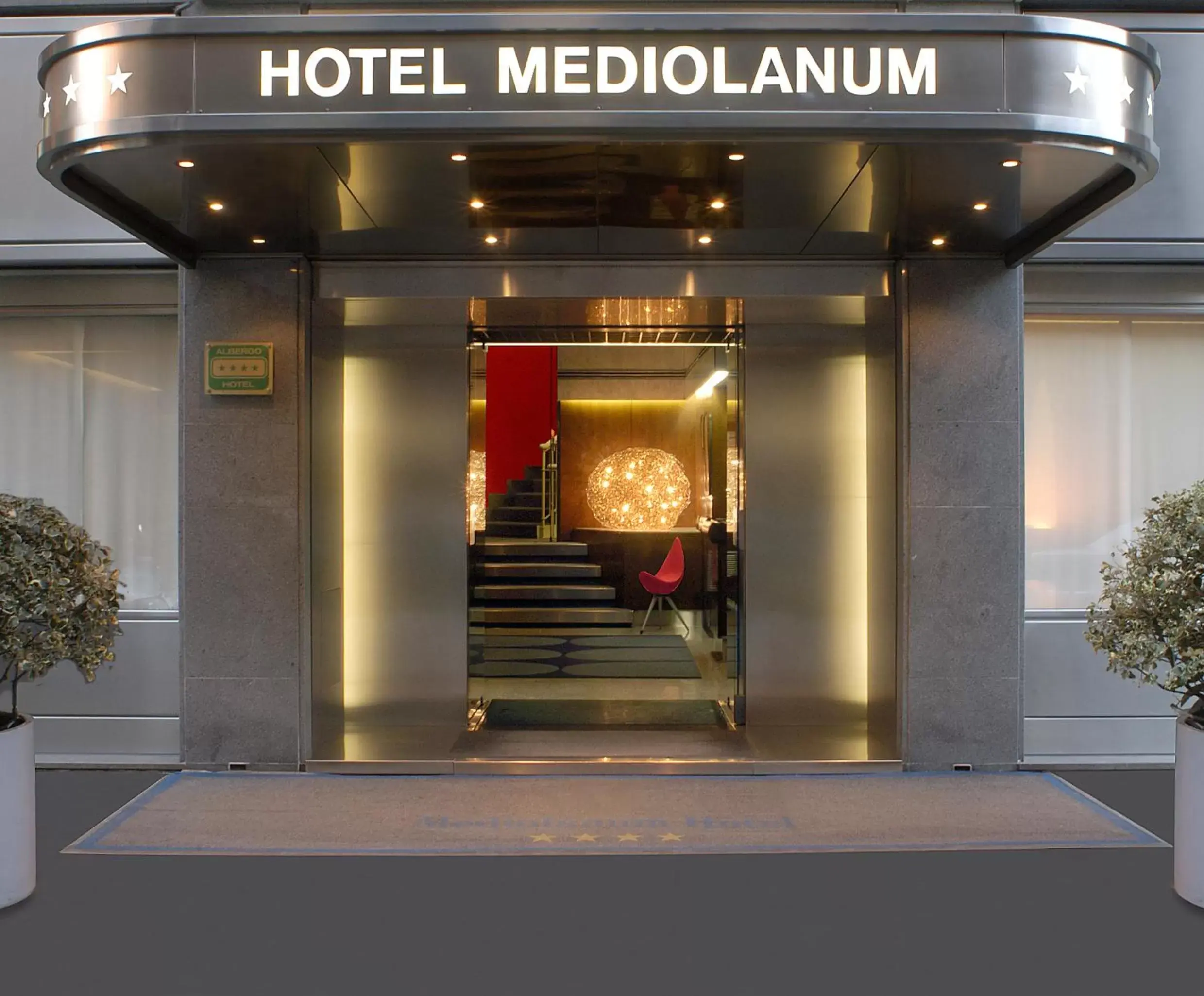 Facade/entrance in Hotel Mediolanum