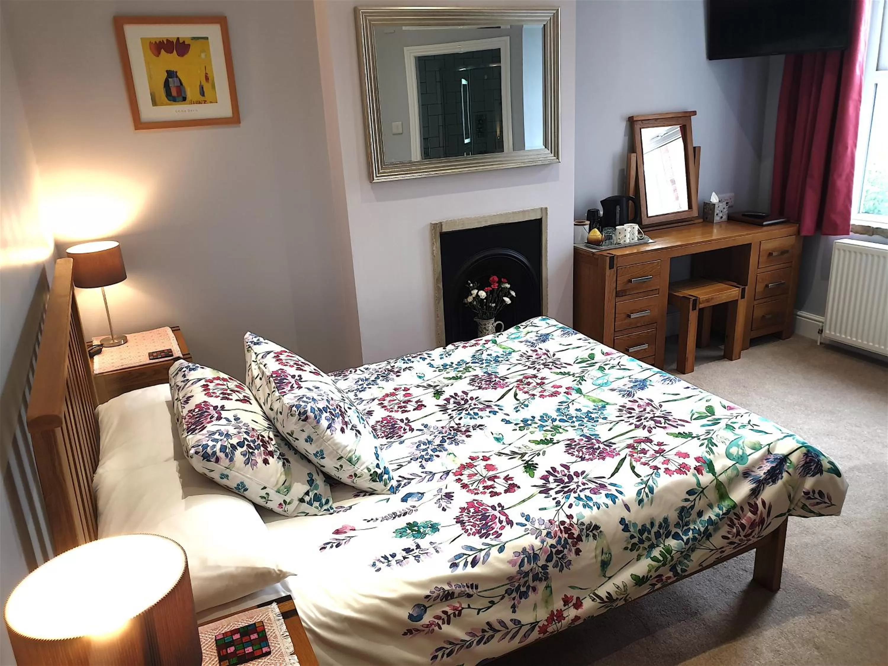 Bedroom, Bed in Lyndene