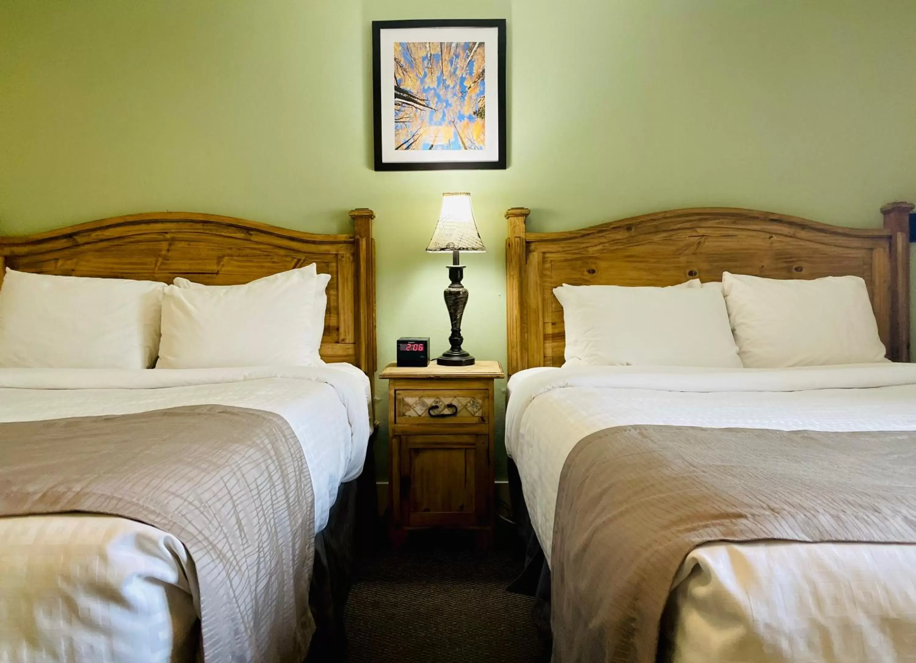 Bed in Salida Inn & Monarch Suites