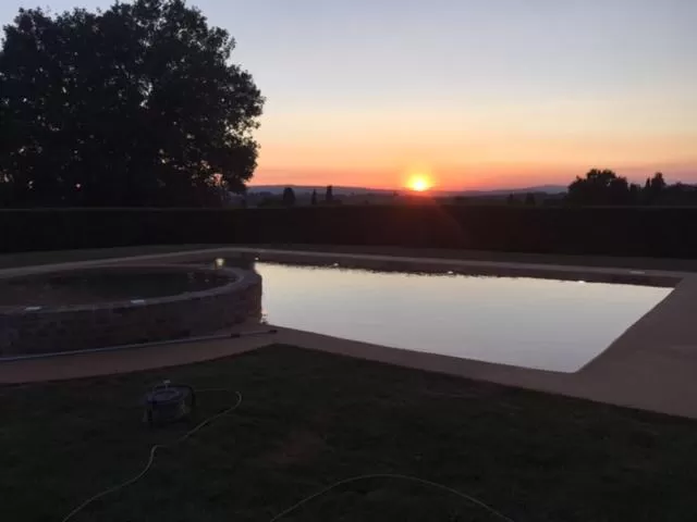 Swimming Pool in Relais Montemaggiore
