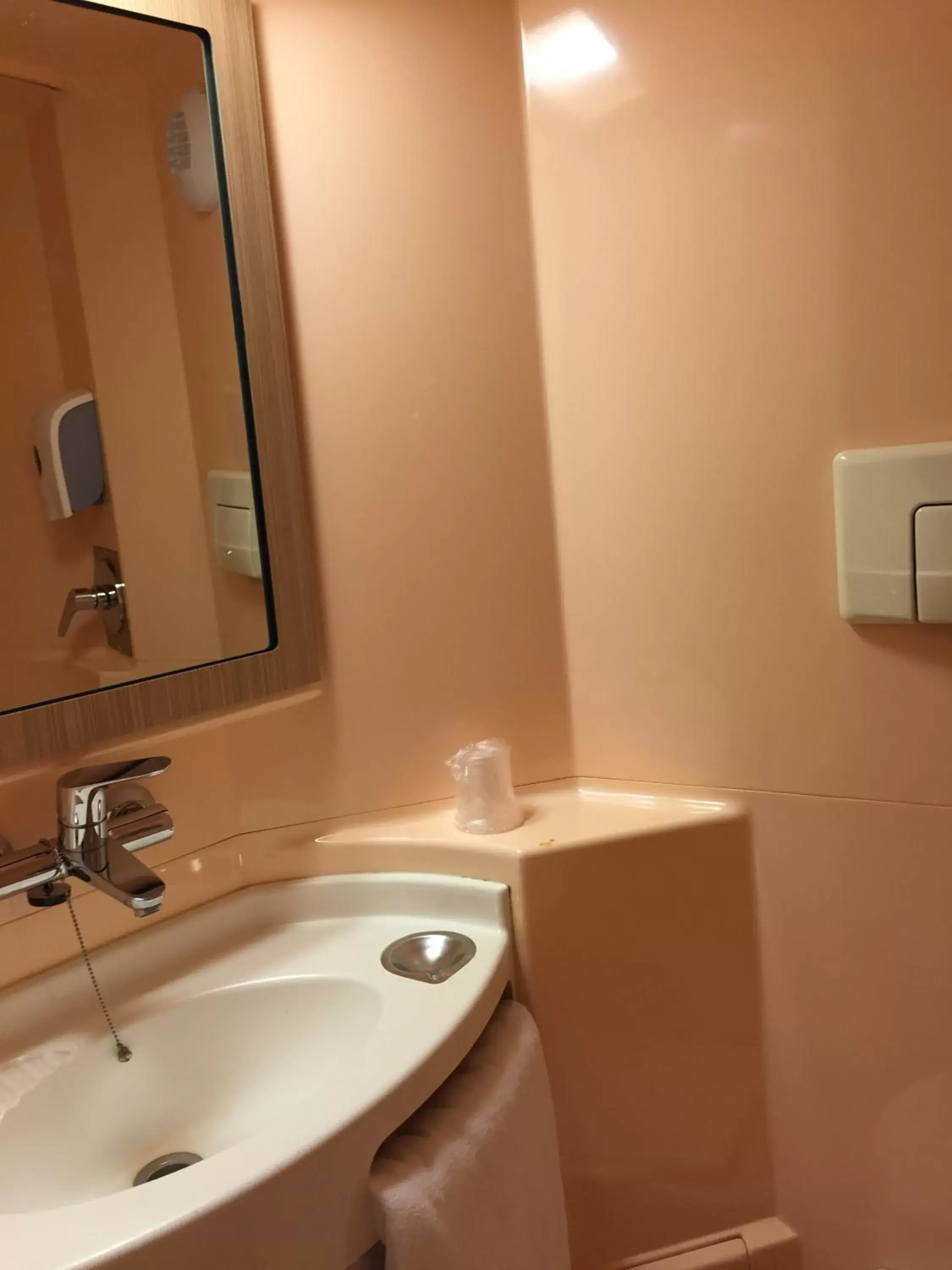 Shower, Bathroom in Premiere Classe Toulouse Sud - Portet