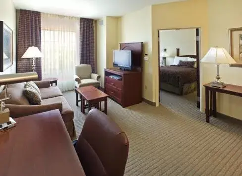 Living room, Seating Area in Staybridge Suites Hot Springs, an IHG Hotel