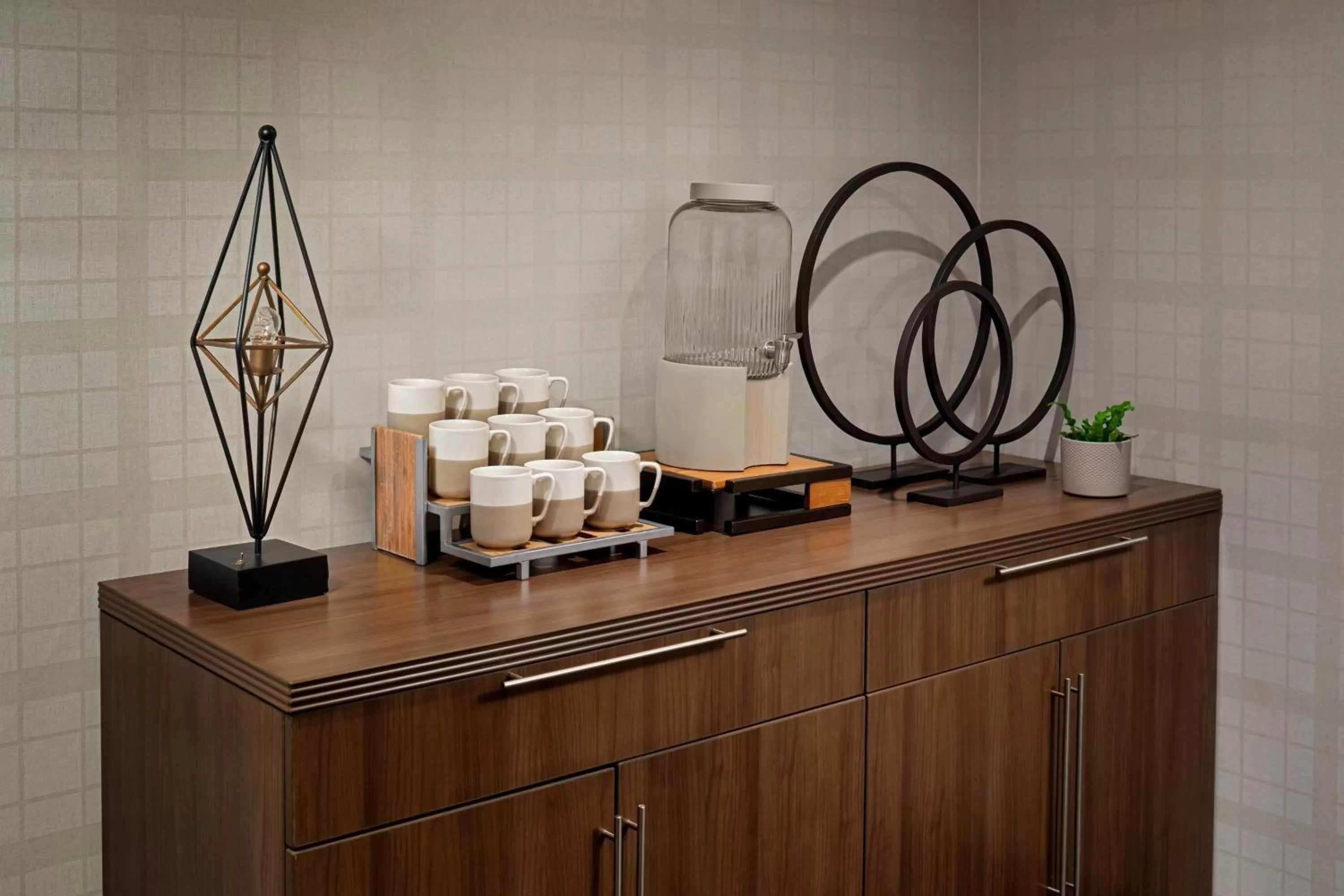 Meeting/conference room in Renaissance Minneapolis Bloomington Hotel