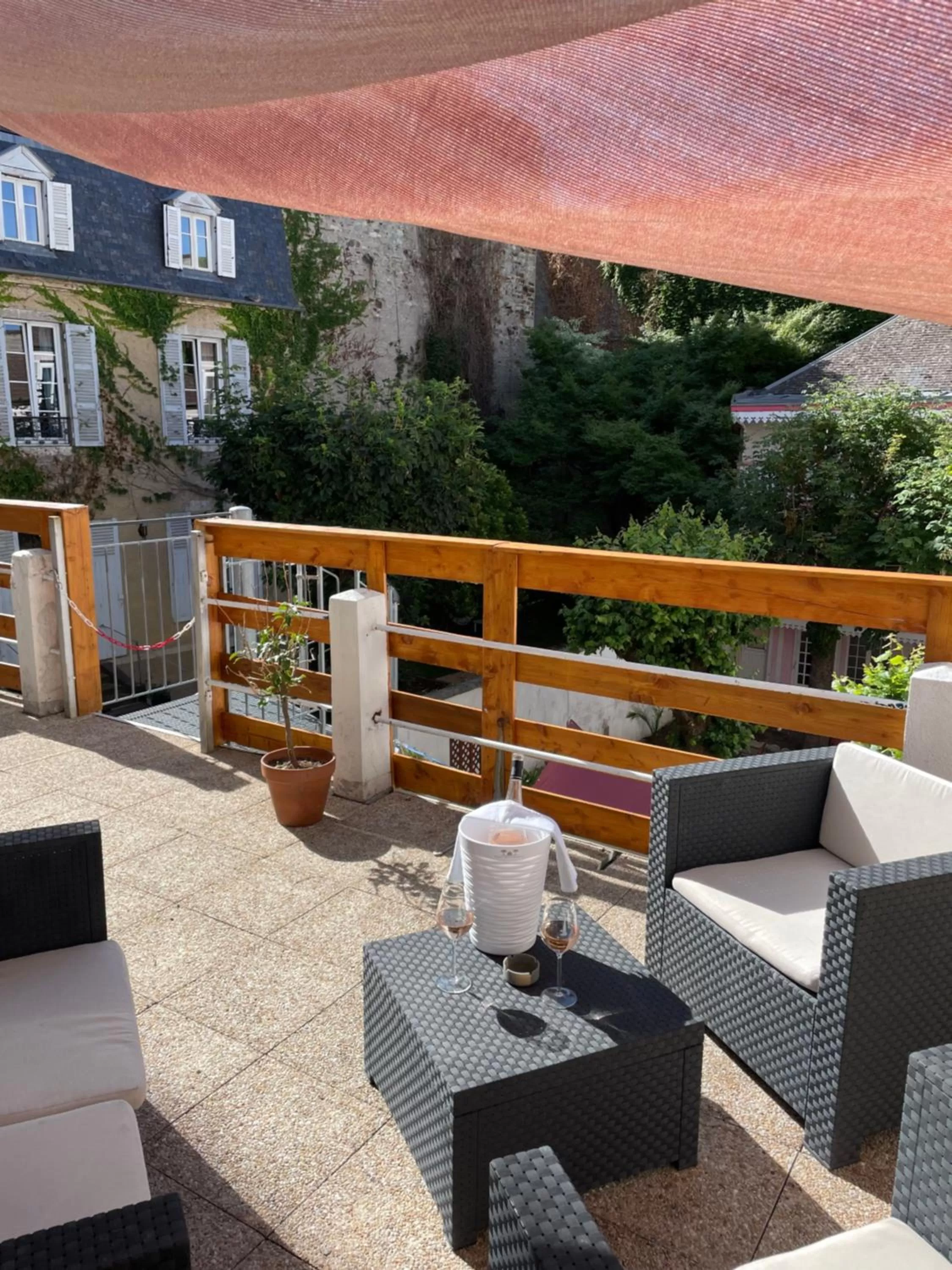 Double Room with Terrace in Hôtel & Restaurant Le Patio VICHY