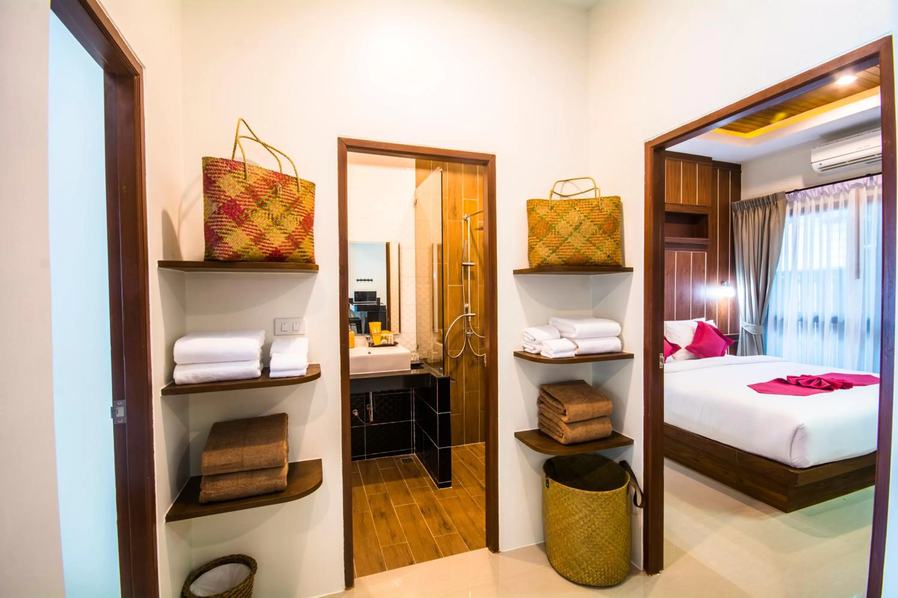 Bedroom, Bed in The Scene Cliff View Villas