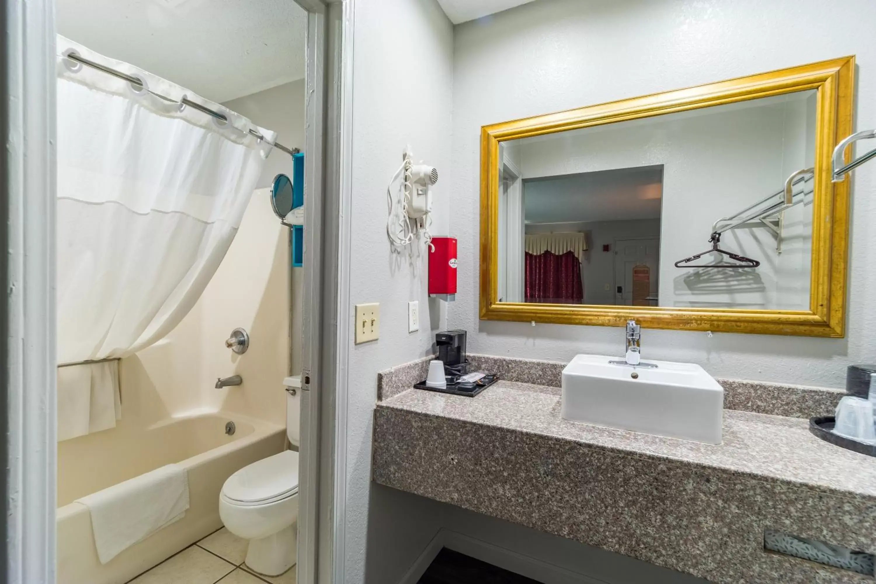 Bathroom in Carolina Lodge