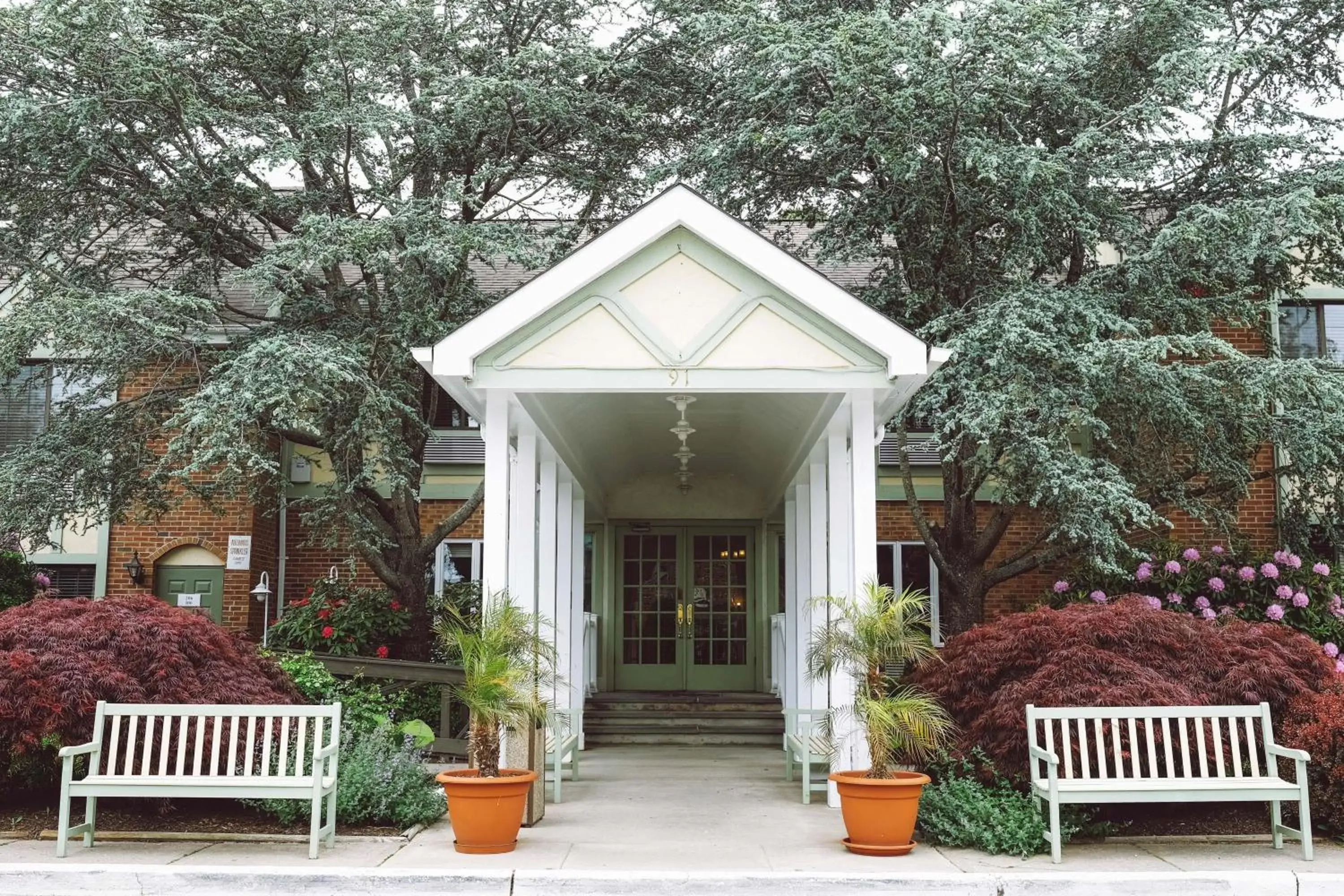 Facade/entrance in Southampton Inn