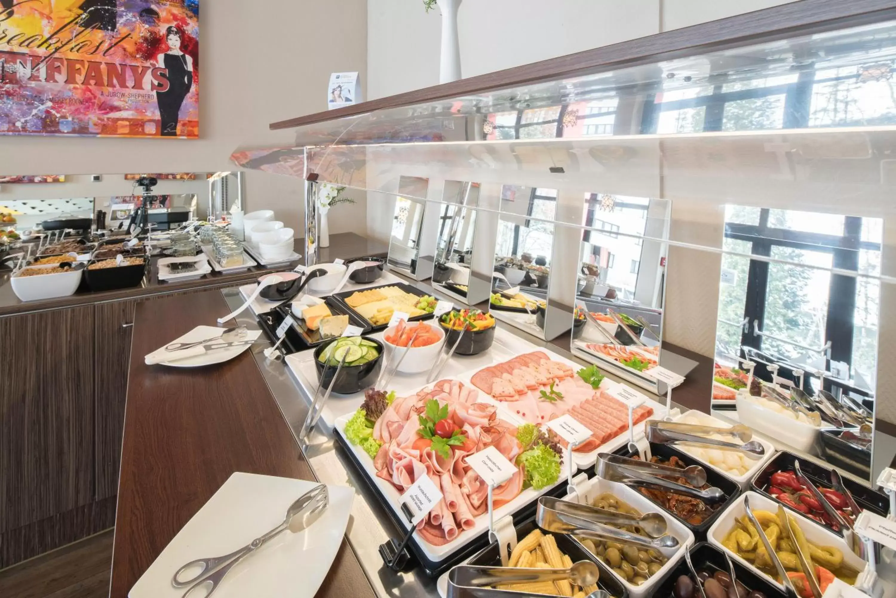 Buffet breakfast, Restaurant/Places to Eat in Best Western Smart Hotel