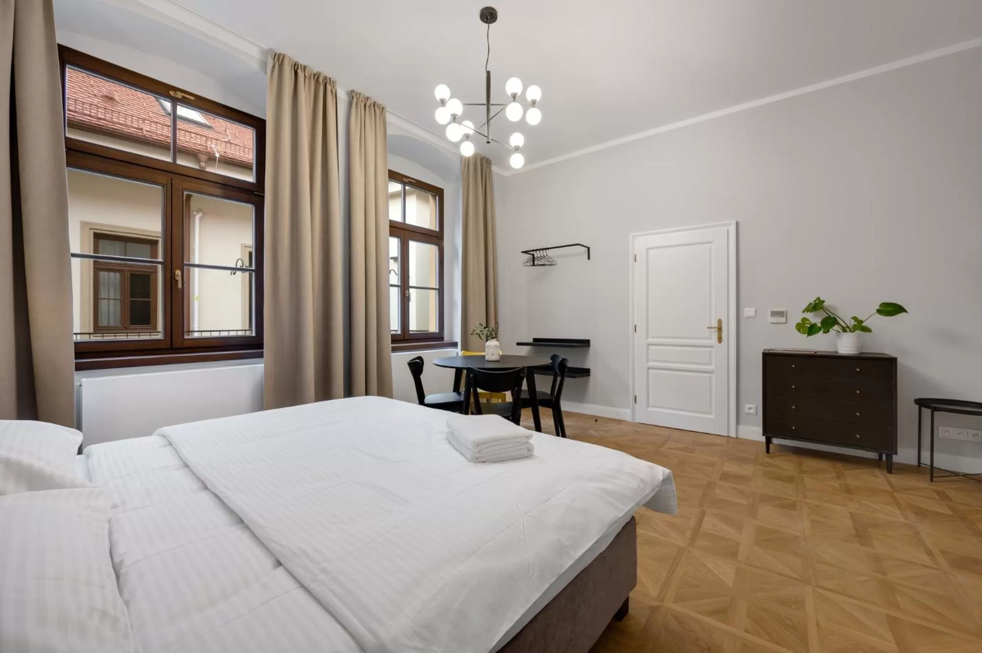 Photo of the whole room, Bed in Palace Apartments