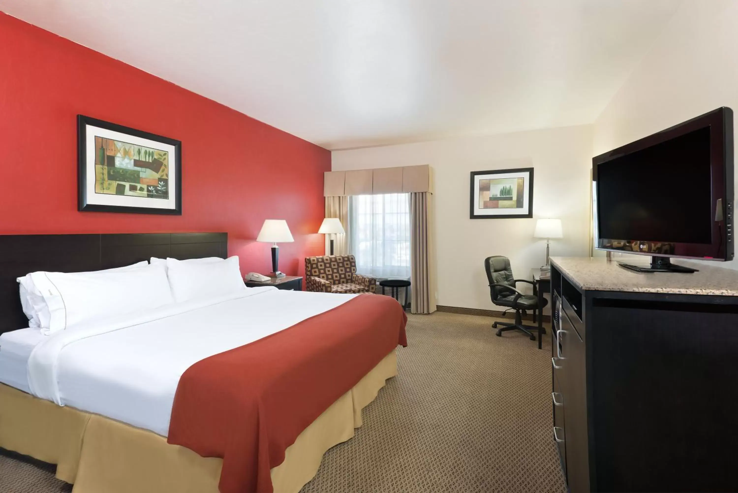 Photo of the whole room, Bed in Holiday Inn Express Hotel & Suites Casa Grande, an IHG Hotel