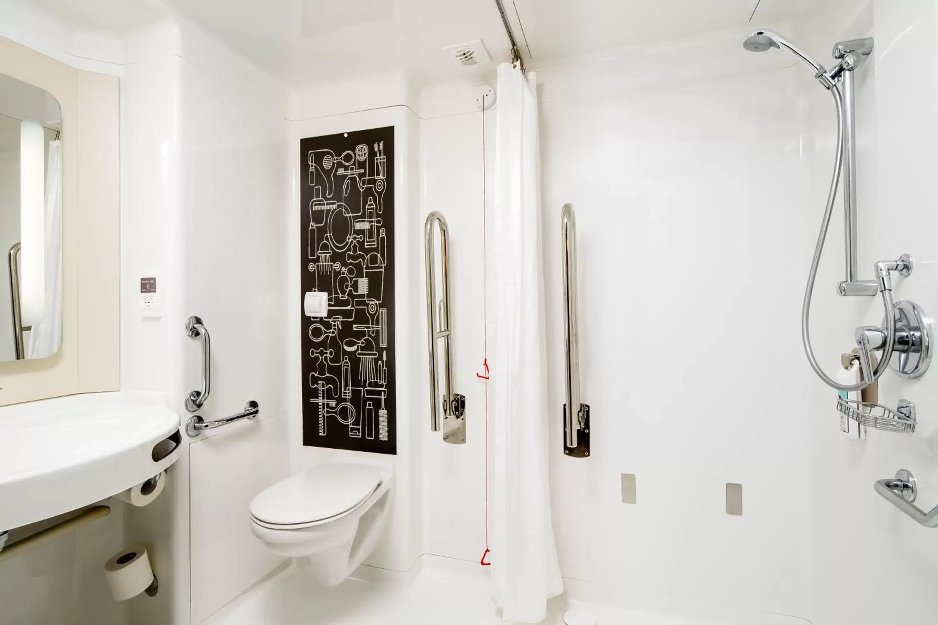 Shower, Bathroom in ibis London City - Shoreditch