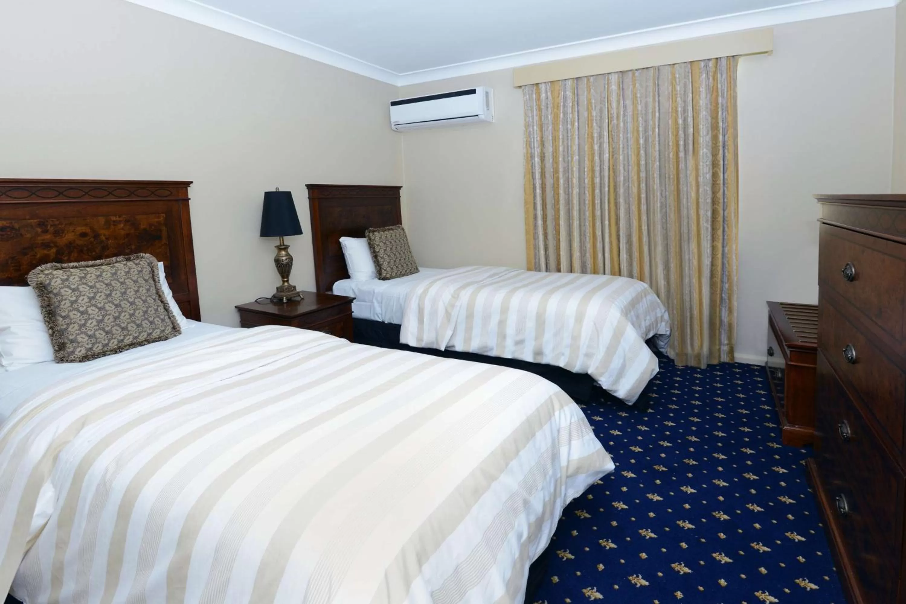 Photo of the whole room, Bed in Rydges Armidale