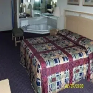 Bed in Ameristay Inn & Suites