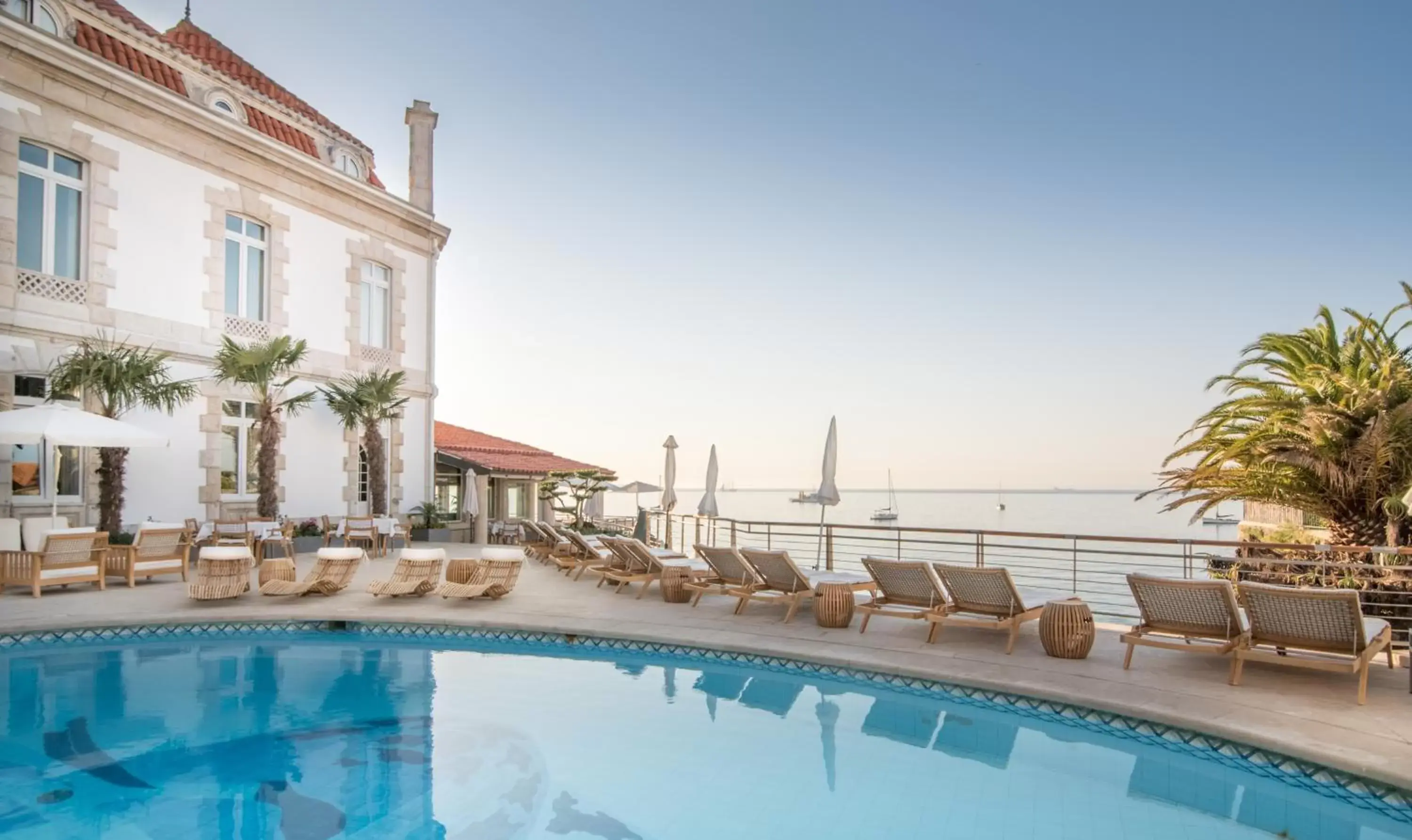 Balcony/Terrace, Swimming Pool in The Albatroz Hotel