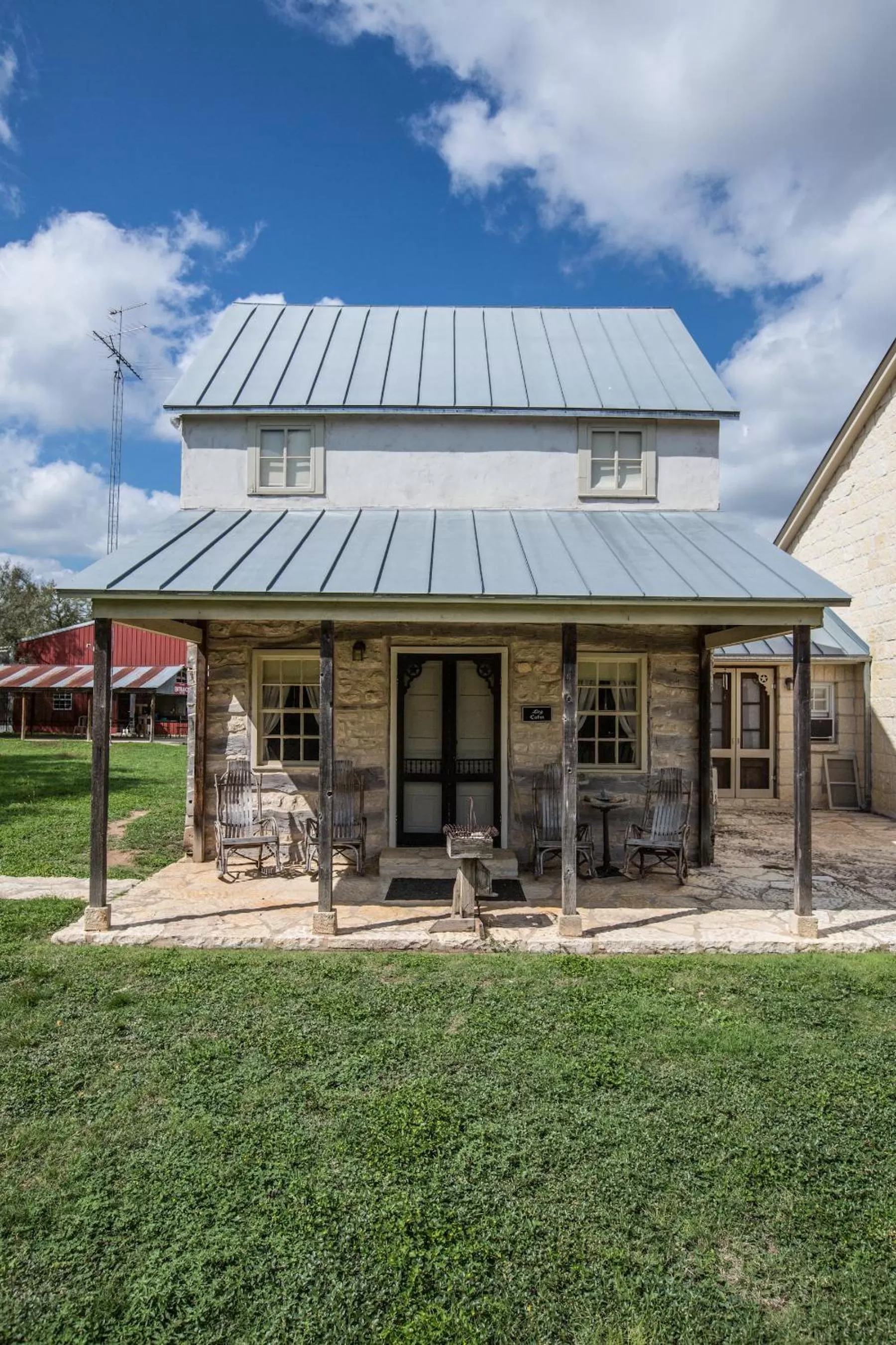 Patio, Property Building in Full Moon Inn