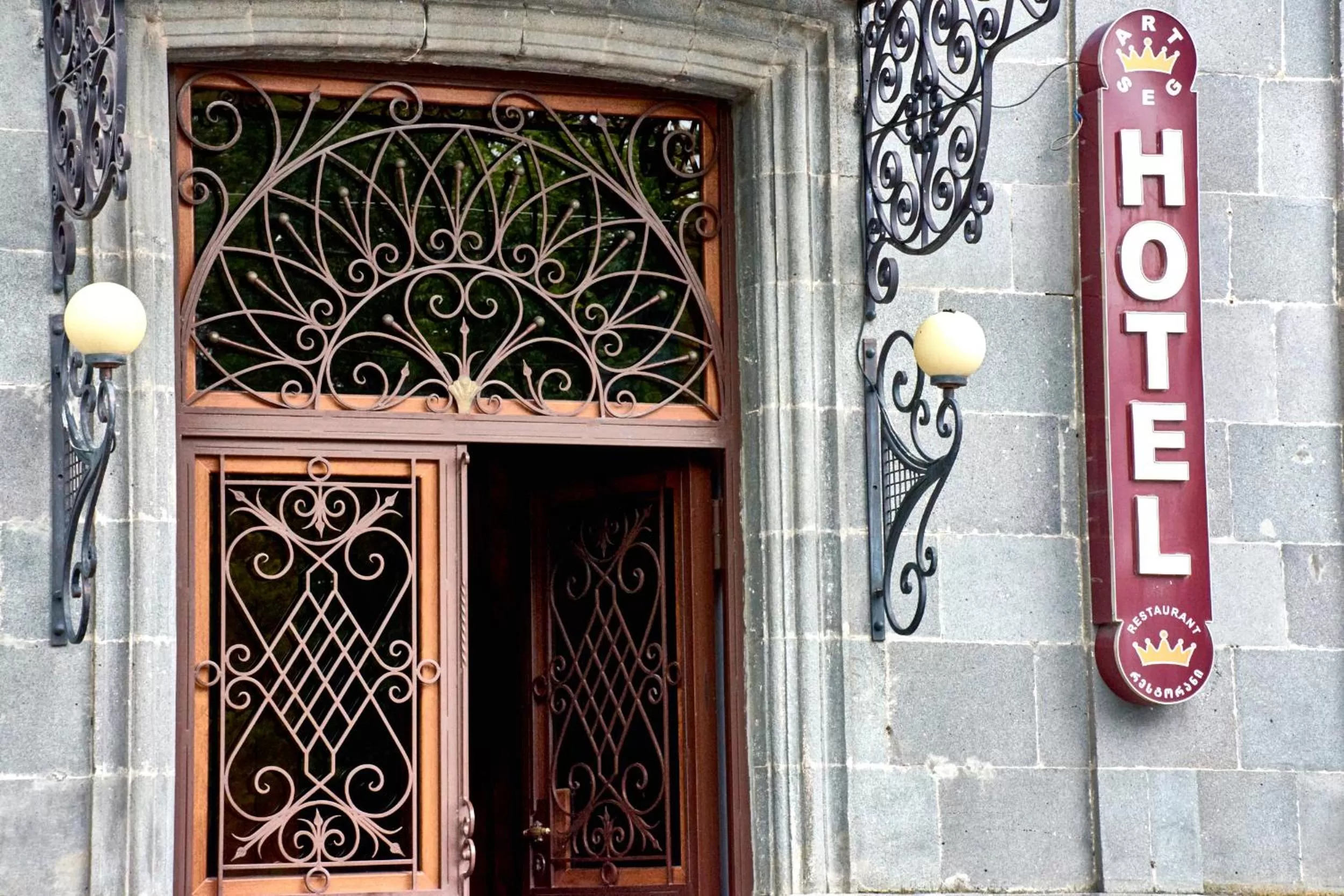 Facade/entrance, Property Logo/Sign in Hotel Art-Seg