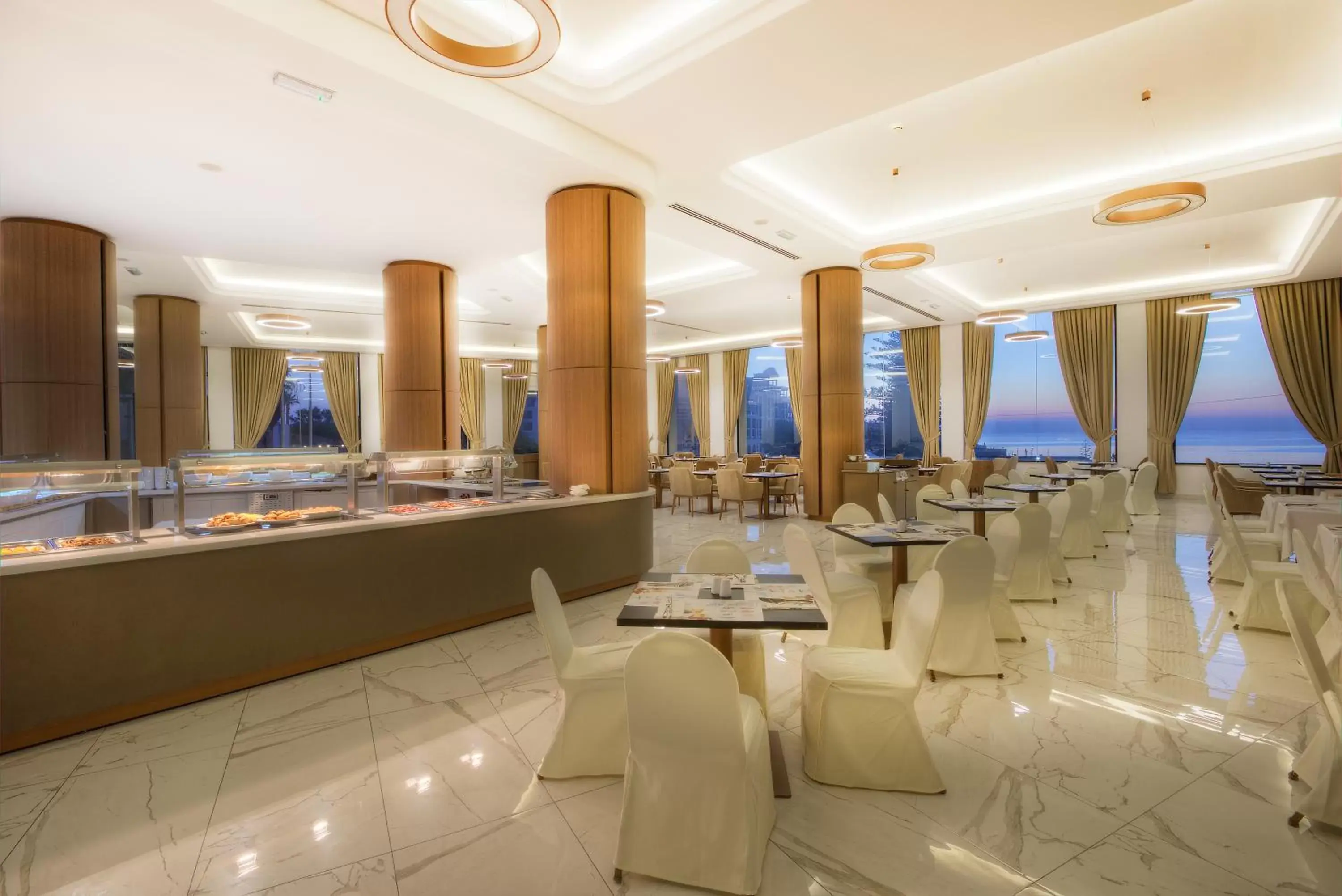 Restaurant/places to eat in Golden Tulip Vivaldi Hotel