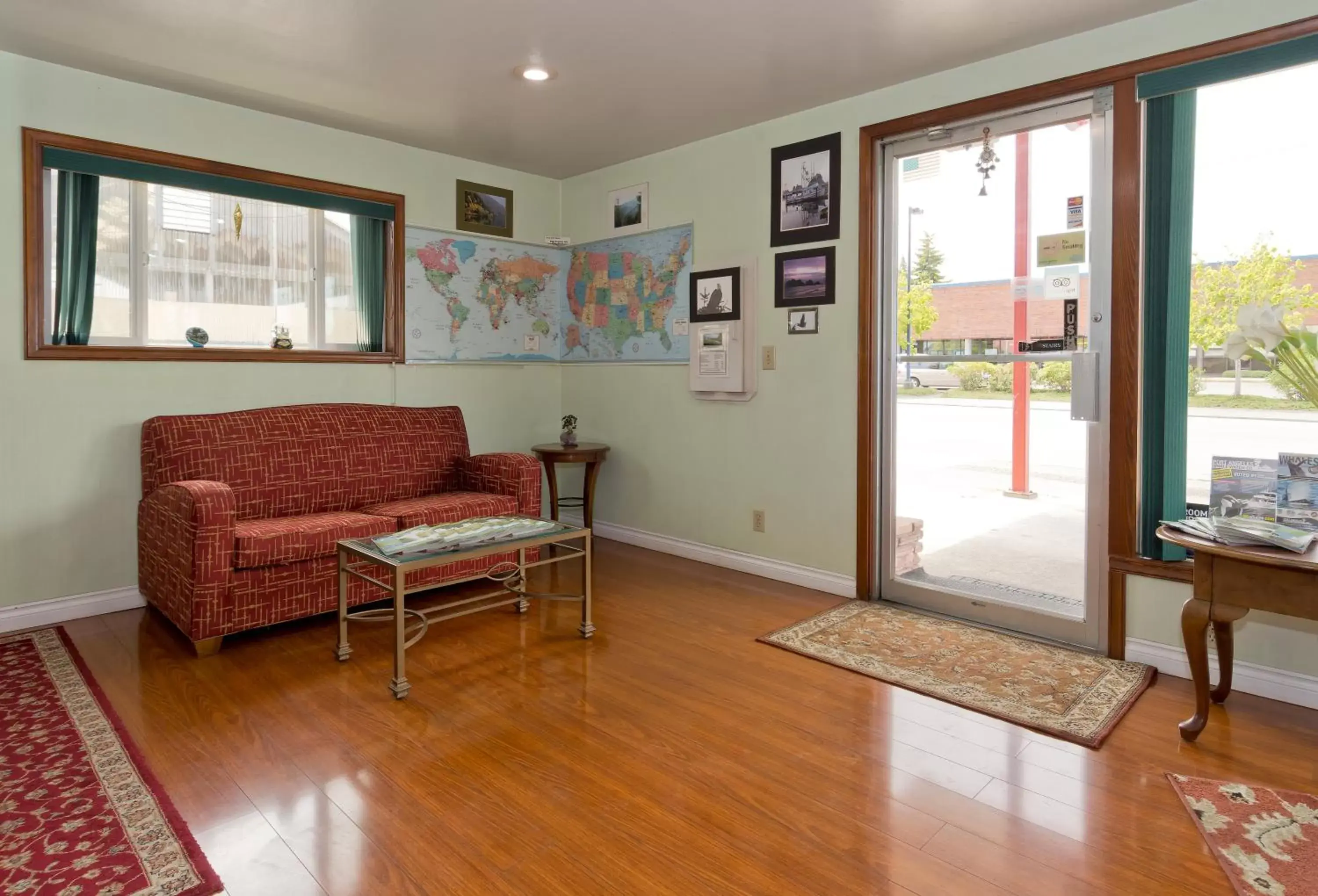 Lobby or reception, Seating Area in Flagstone Motel