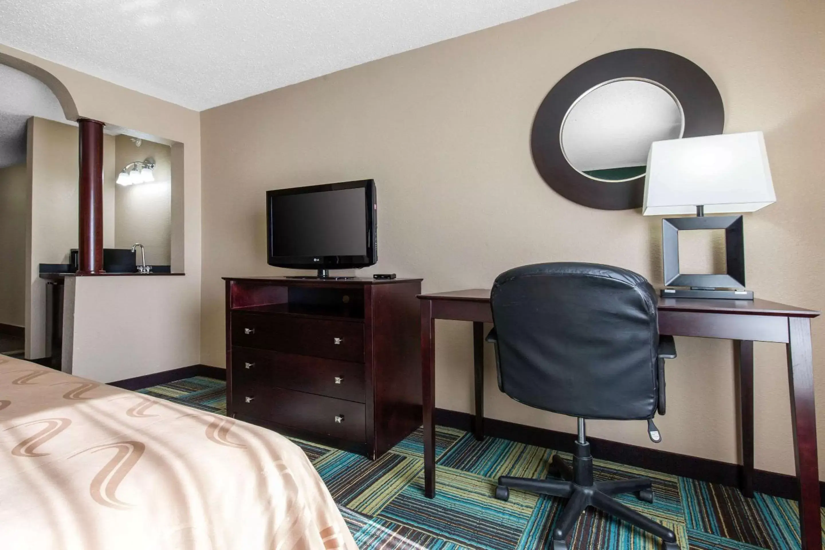 Photo of the whole room, TV/Entertainment Center in Quality Inn & Suites Arnold