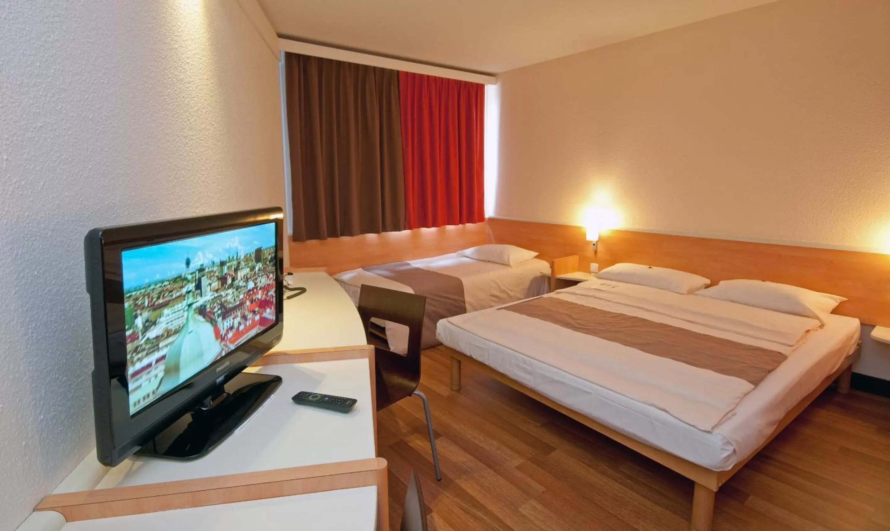 TV and multimedia, Bed in Ibis Wien Mariahilf