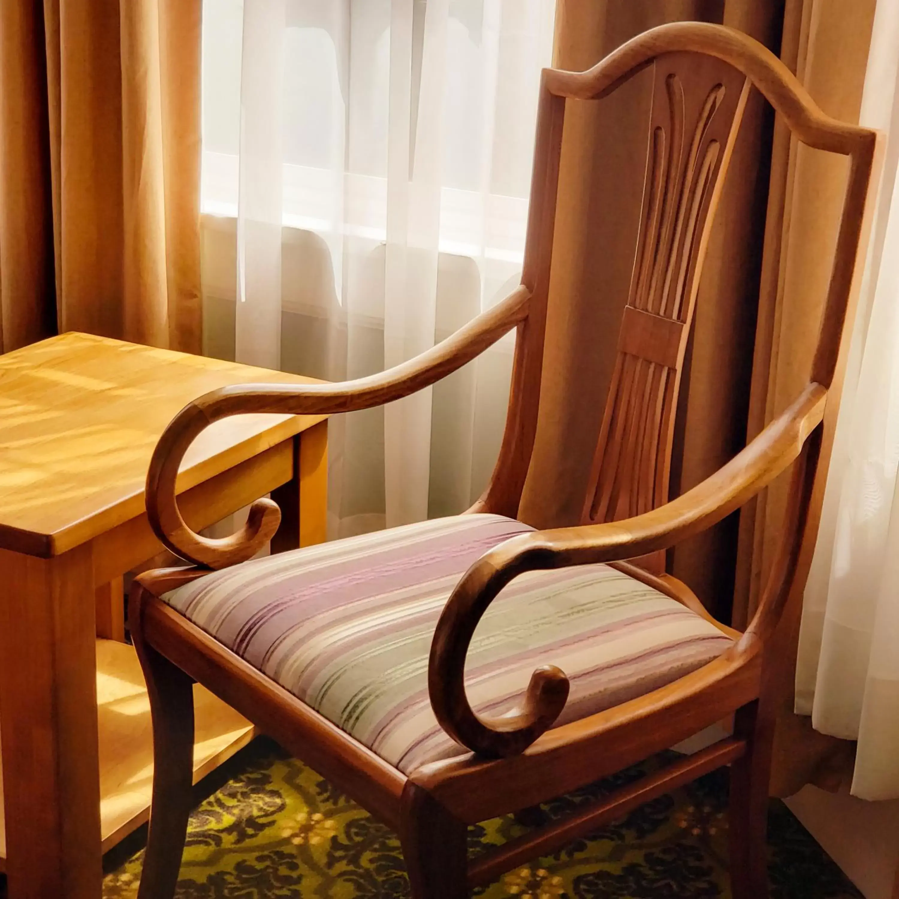 Seating Area in James Bay Inn Hotel, Suites & Cottage