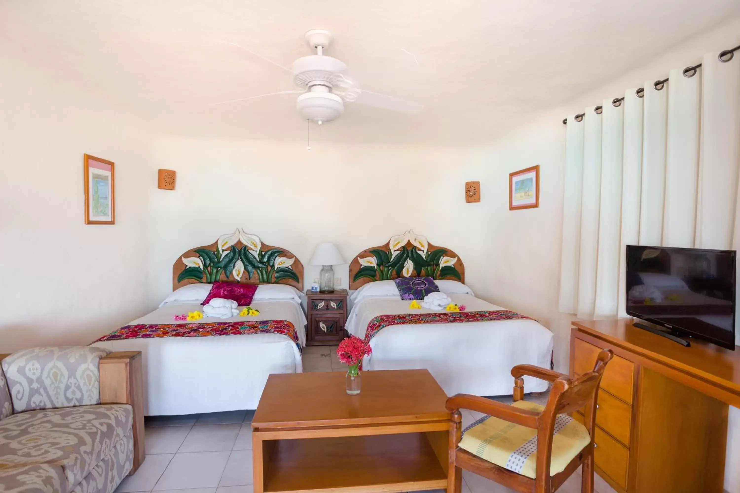 Bed in Hotel La Joya Isla Mujeres