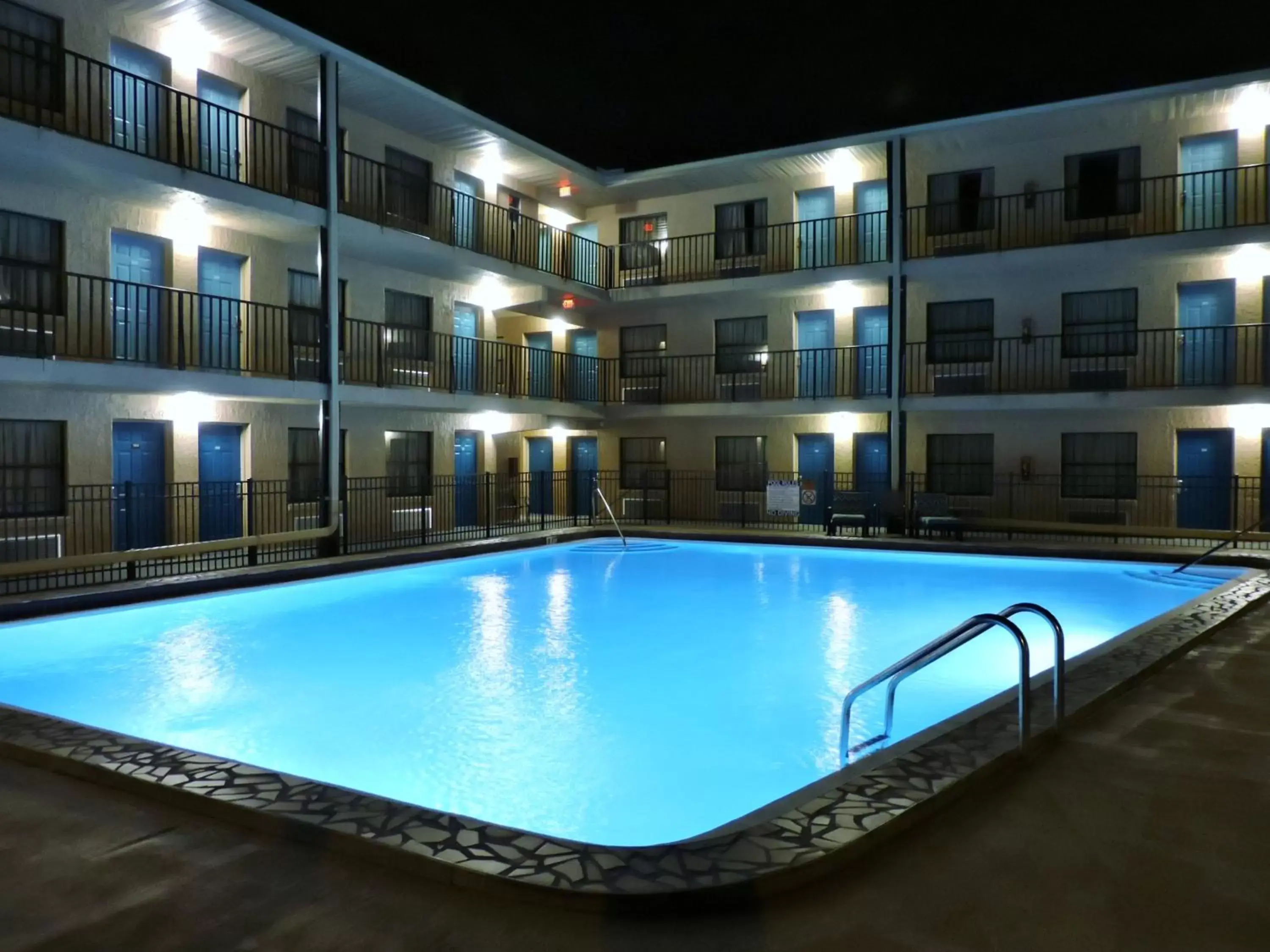 Facade/entrance, Swimming Pool in Seasons Florida Resort