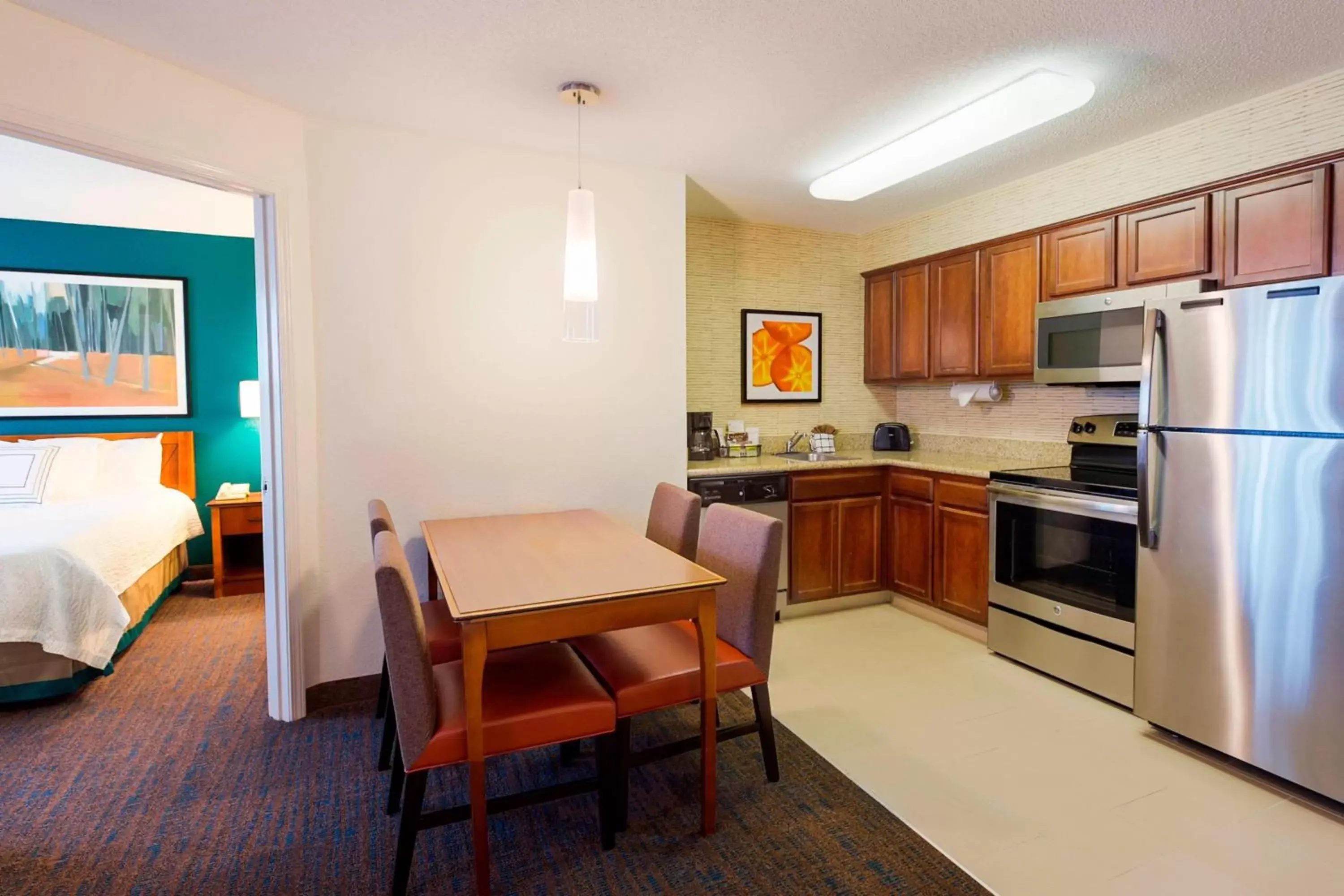 Bedroom, Kitchen/Kitchenette in Residence Inn by Marriott Lakeland