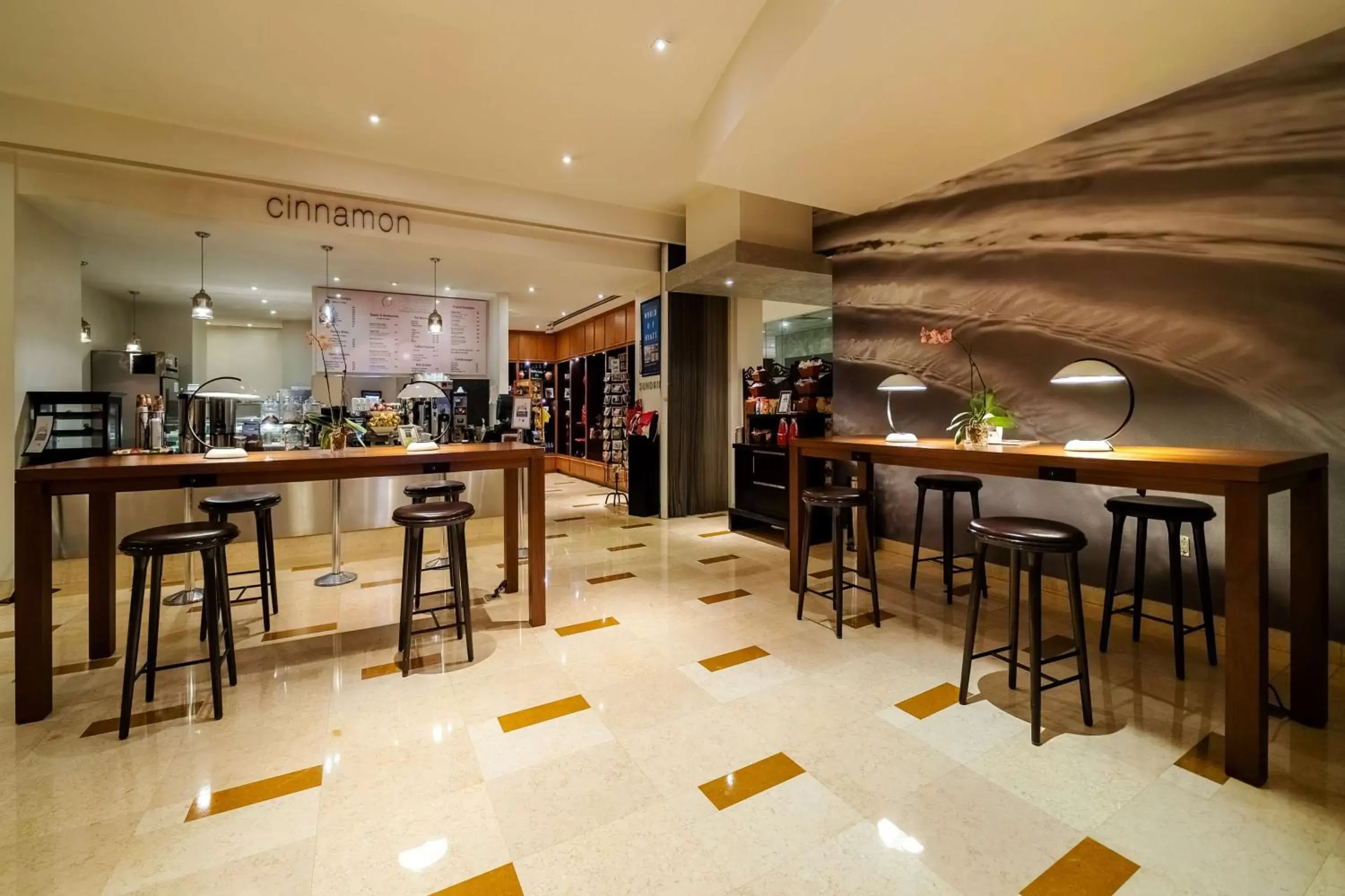 Lounge or bar, Restaurant/Places to Eat in Hyatt Regency Trinidad