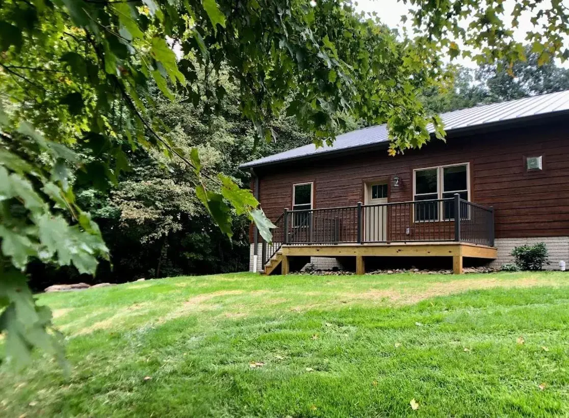 Property Building in Sojourner's Lodge & Log Cabin Suites