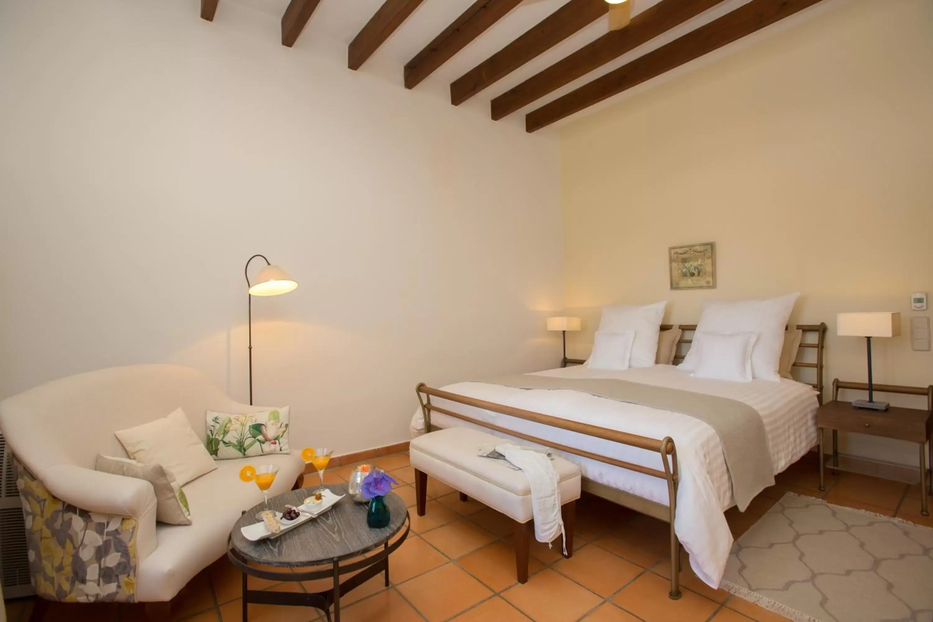 Photo of the whole room, Bed in Casa Font i Roig