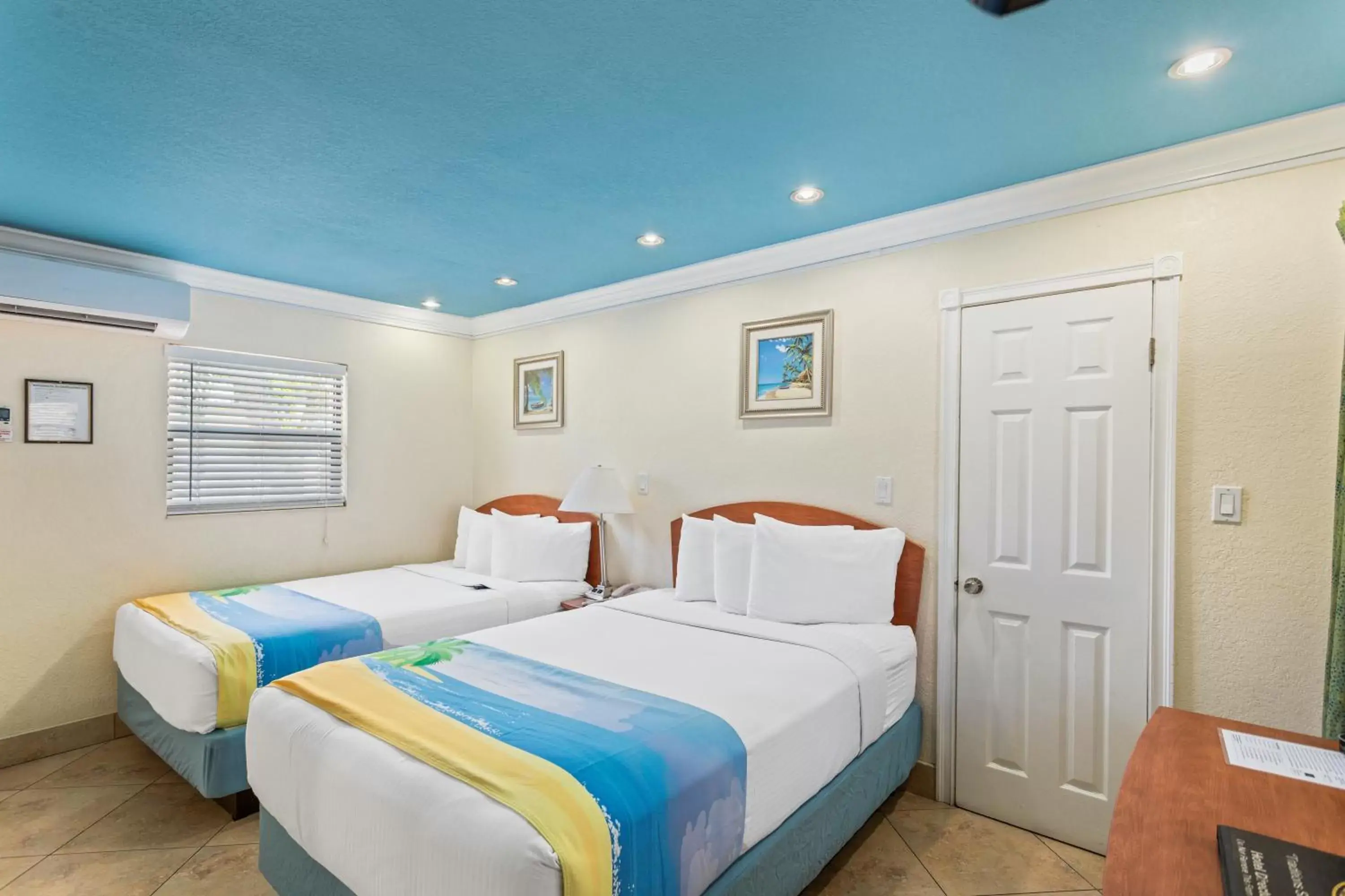 Deluxe Efficiency Suite: 2 Double Beds and 1 Sleeper Sofa in Bayview Plaza Waterfront Resort