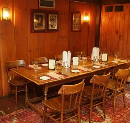 Restaurant/places to eat in Publick House Historic Inn and Country Motor Lodge