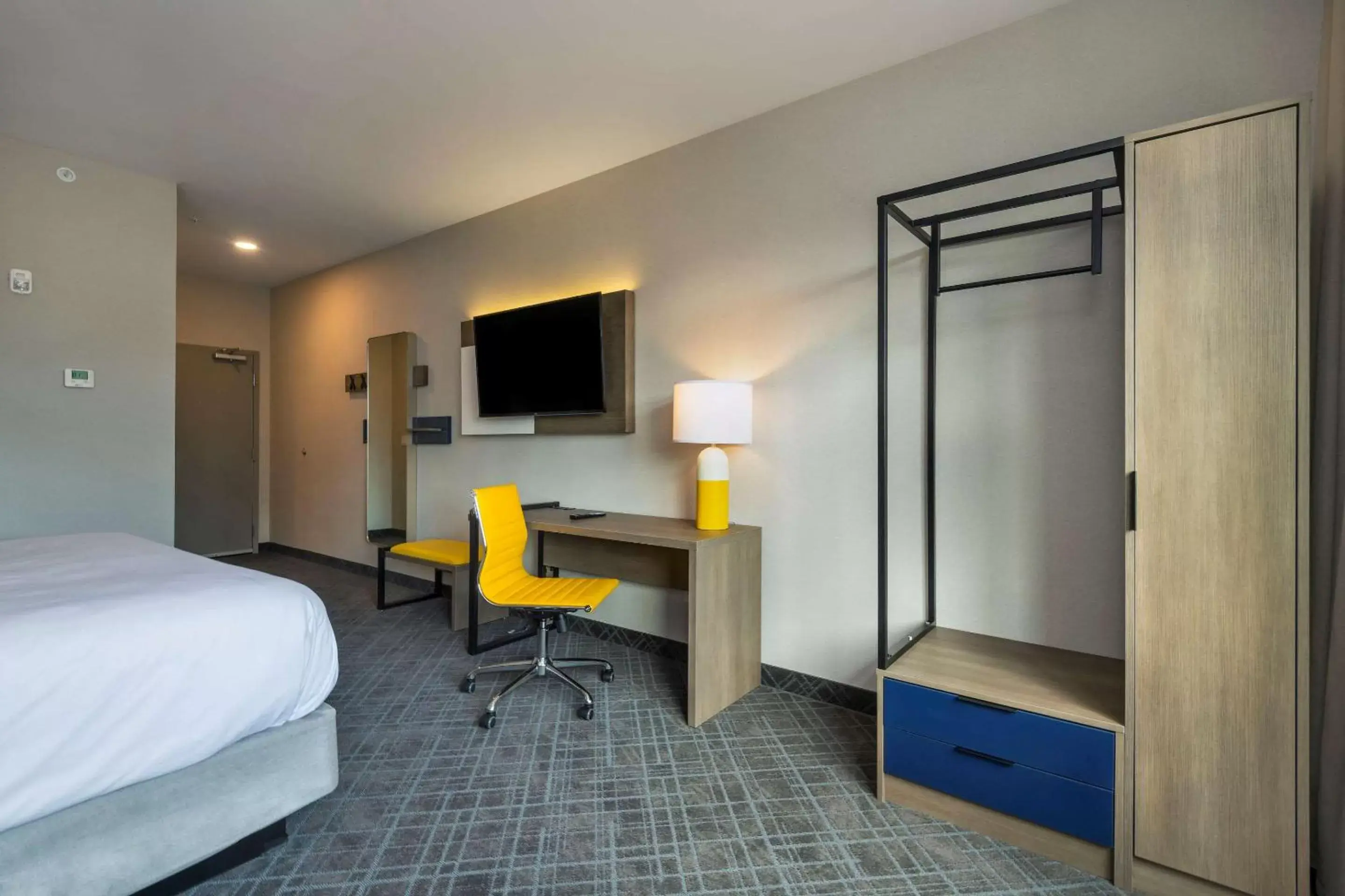 Bedroom, Bed in Comfort Inn & Suites Bedroom, Bed in Comfort Inn & Suites