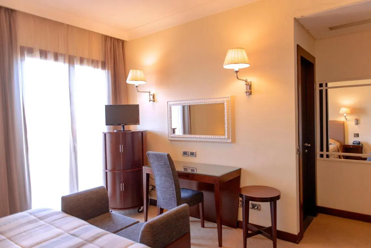 Bedroom, TV/Entertainment Center in Hotel Cala Del Porto