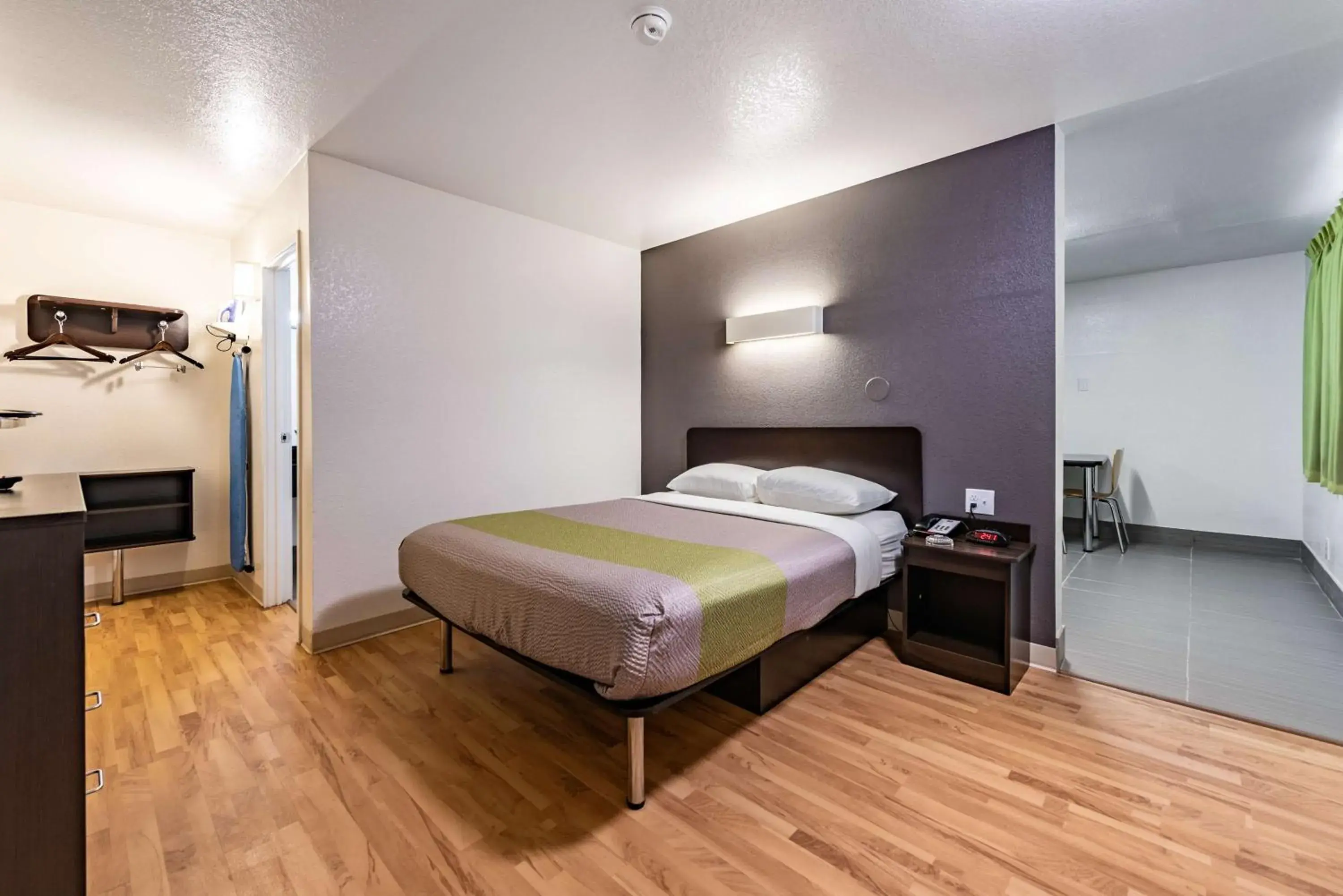 Photo of the whole room, Bed in Studio 6-Monroe, LA - Hwy 165 Photo of the whole room, Bed in Studio 6-Monroe, LA - Hwy 165